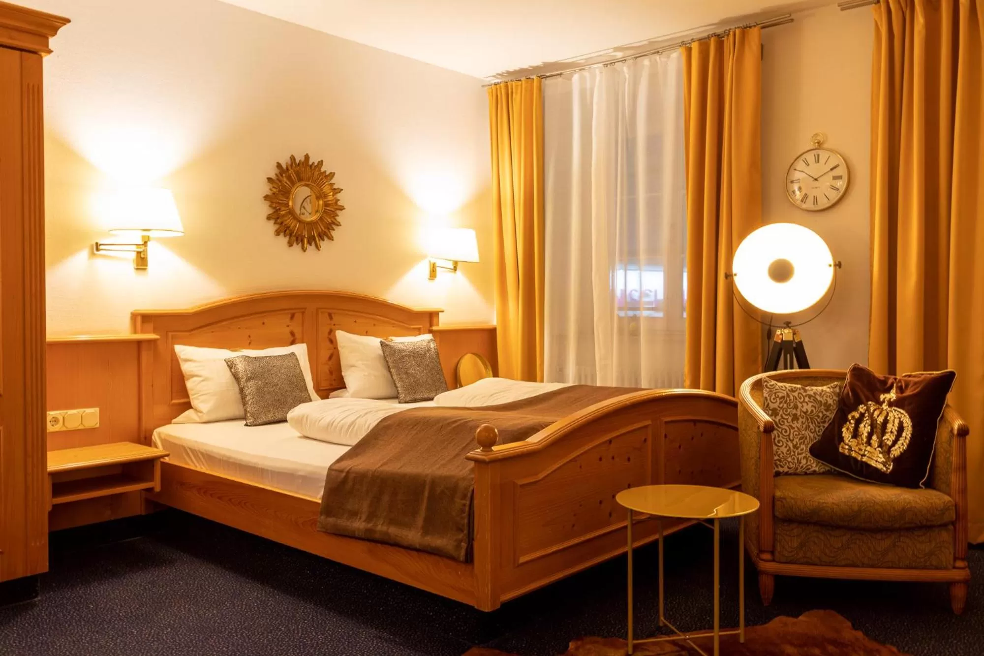 Bed in Hotel Restaurant Grüner Baum und Altes Tor