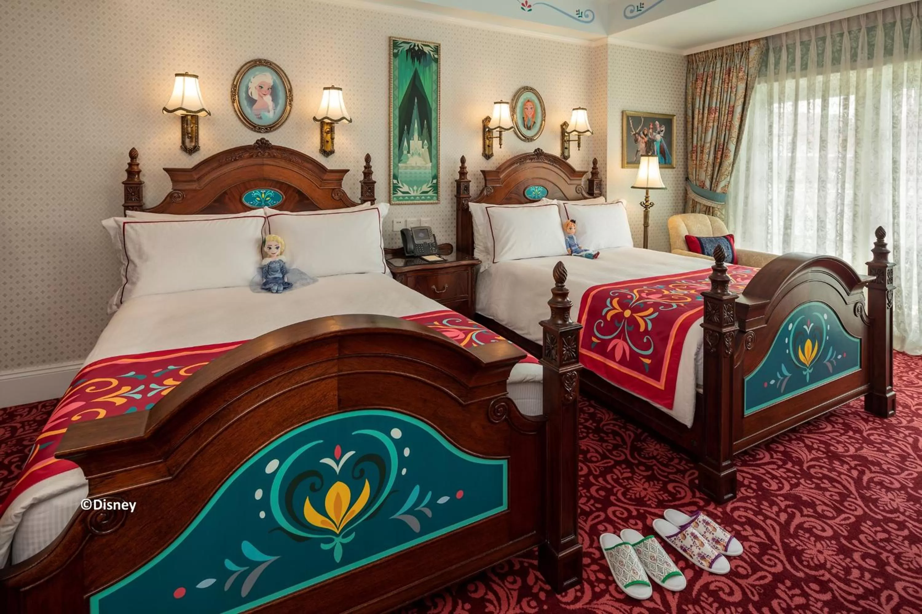 Photo of the whole room, Bed in Hong Kong Disneyland Hotel