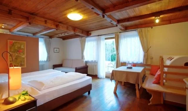 Photo of the whole room, Bed in Eggentaler