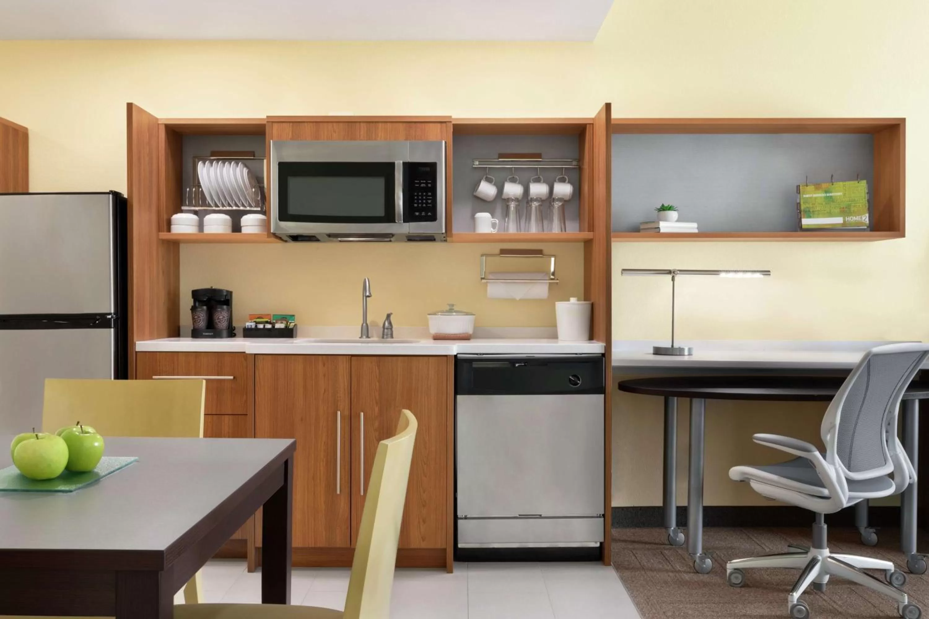 Kitchen or kitchenette in Home2 Suites By Hilton Savannah Airport