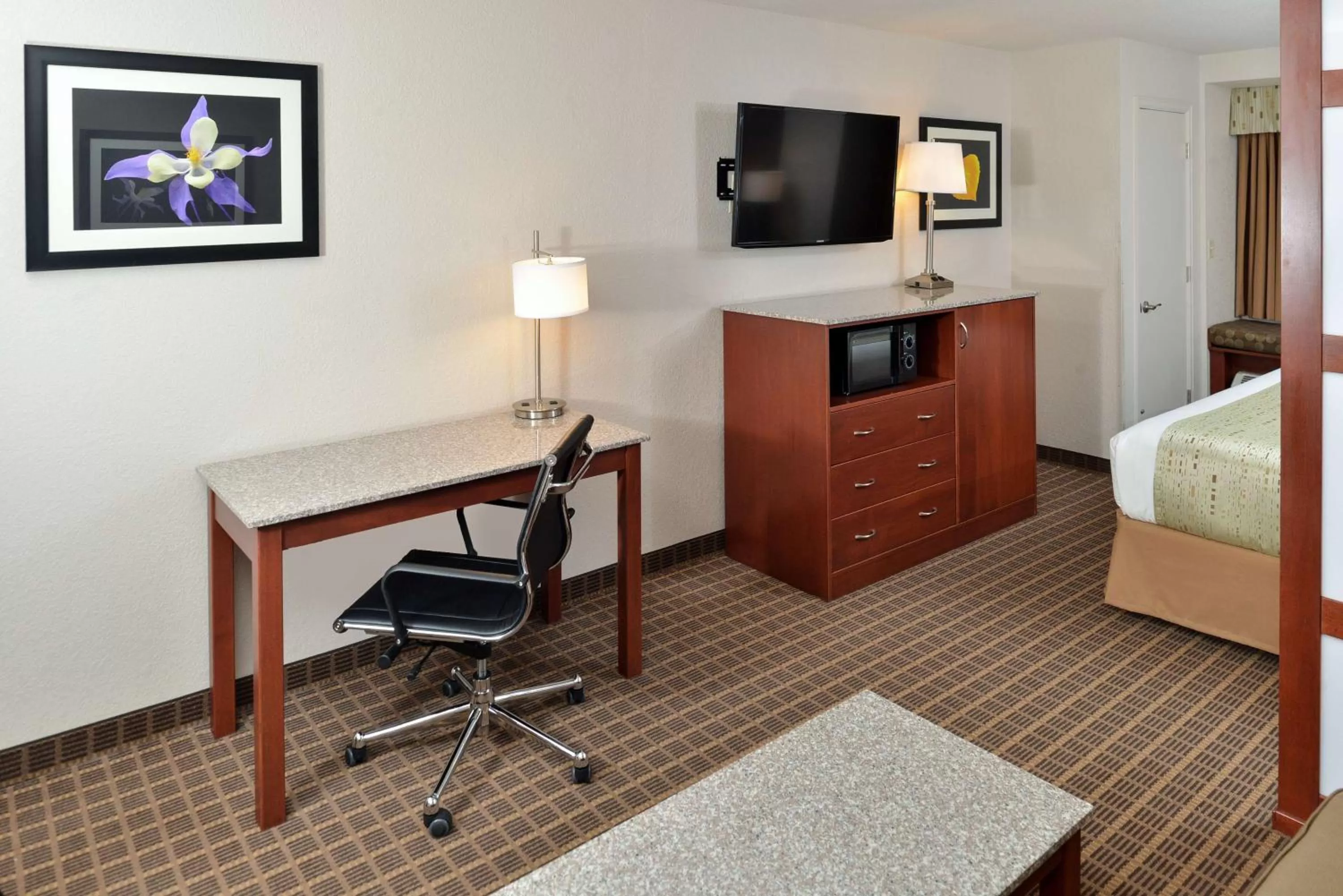 Deluxe King Suite with Mountain View in Best Western Plus Peak Vista Inn & Suites