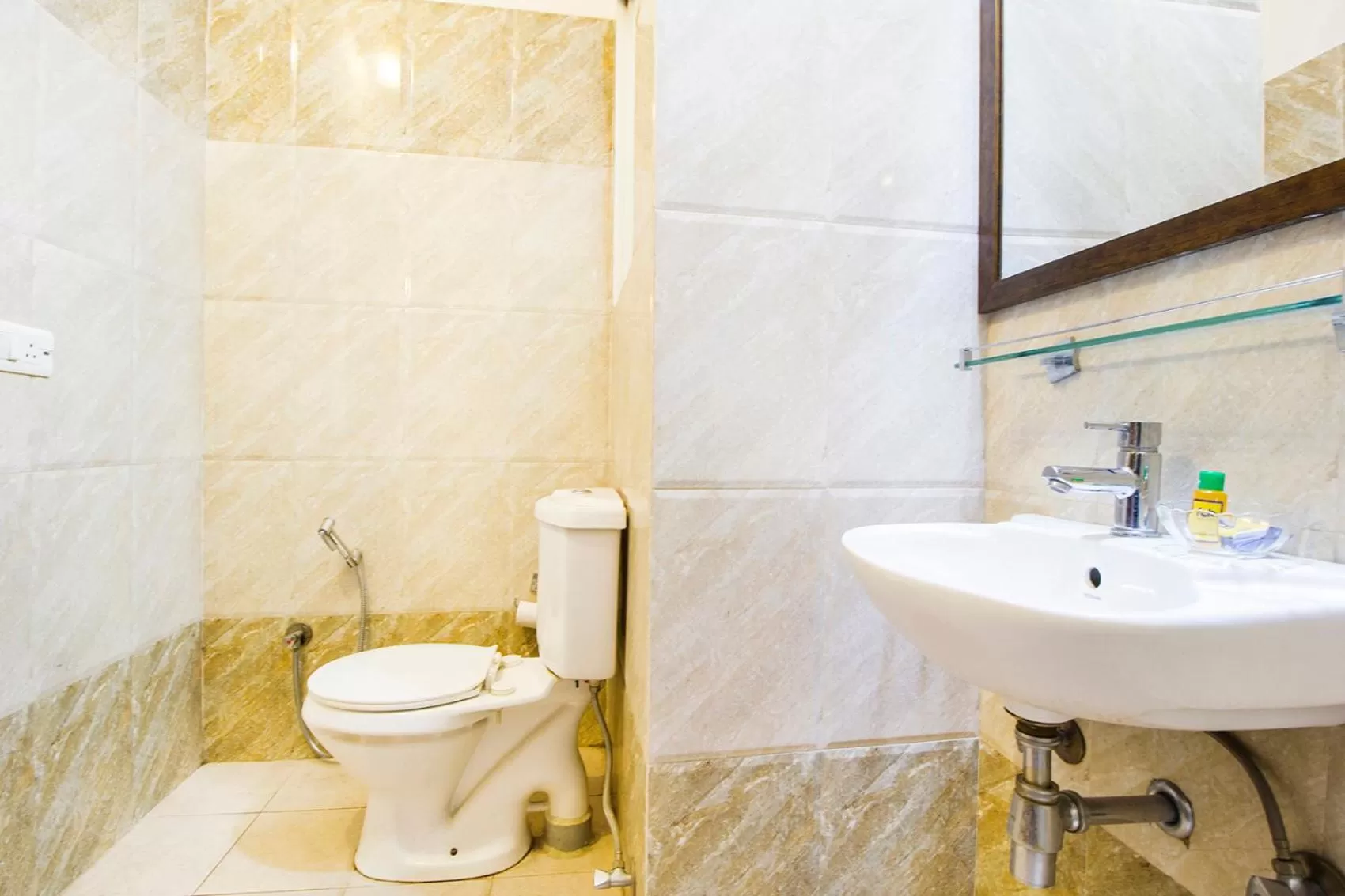 Toilet in Hotel Raj Kothi Jaipur airport