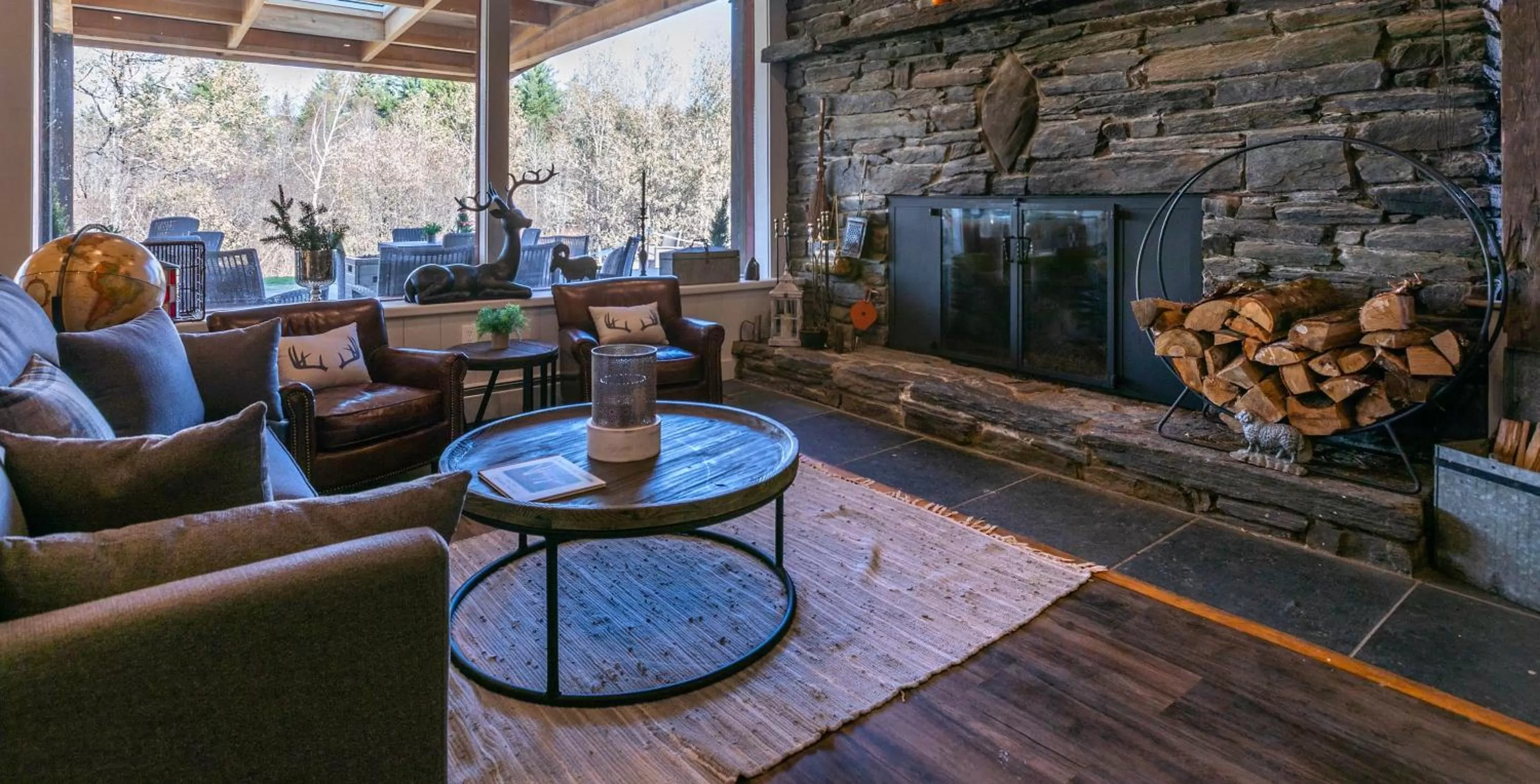 Seating area in Mountain Meadows Lodge