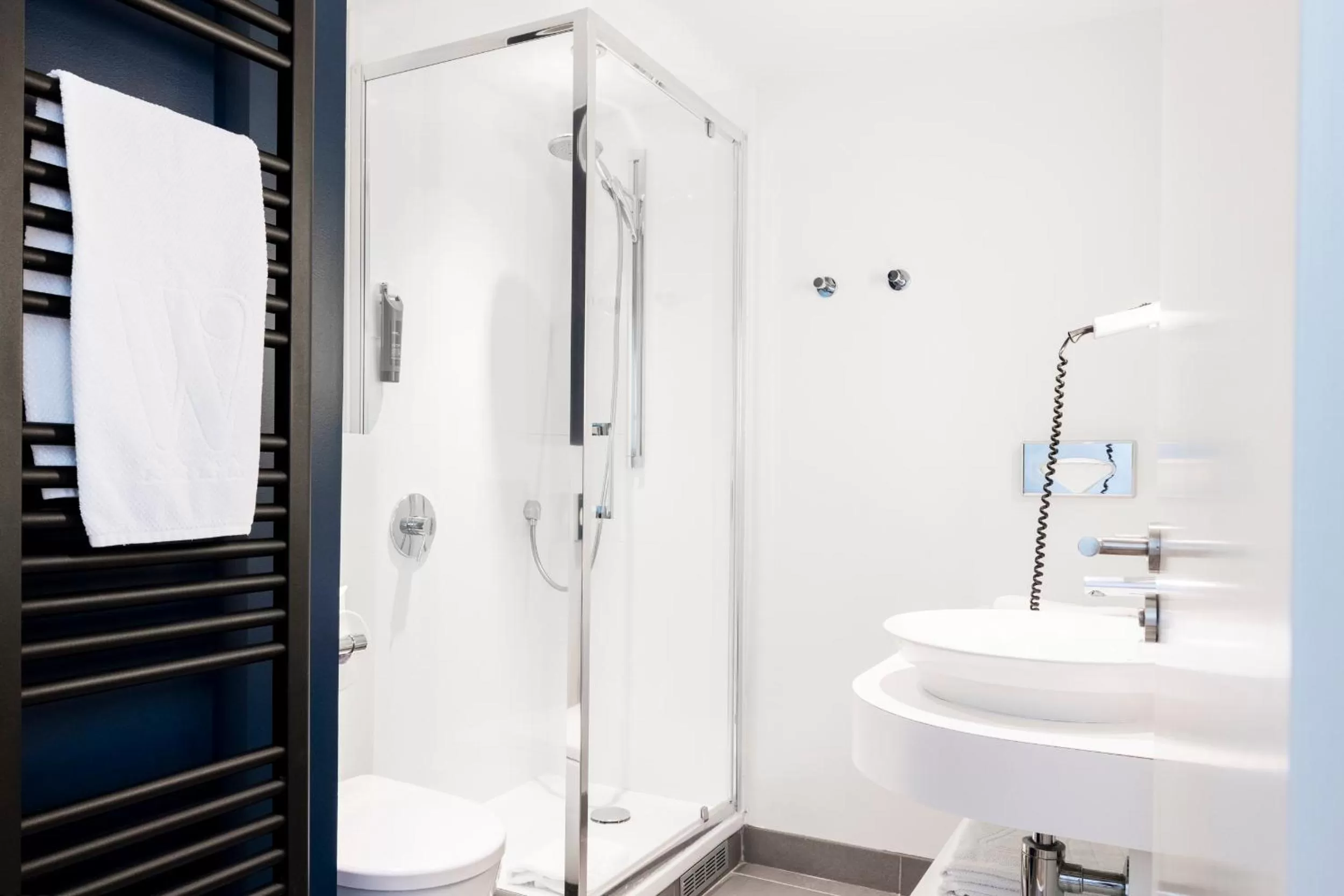 Bathroom in Hôtel Le Windsor Biarritz