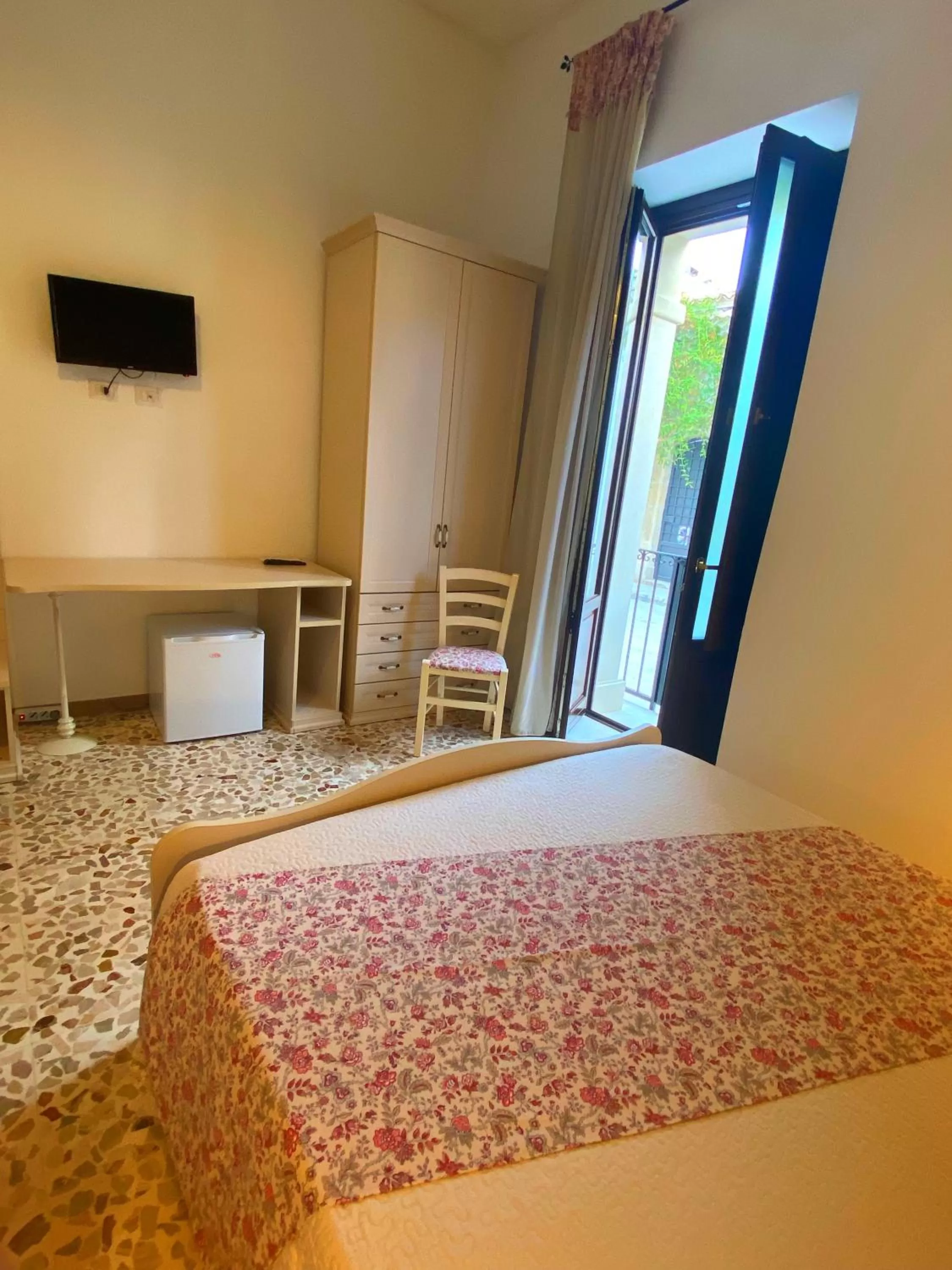 TV and multimedia, Bed in Morfeo Charming Rooms & Relax