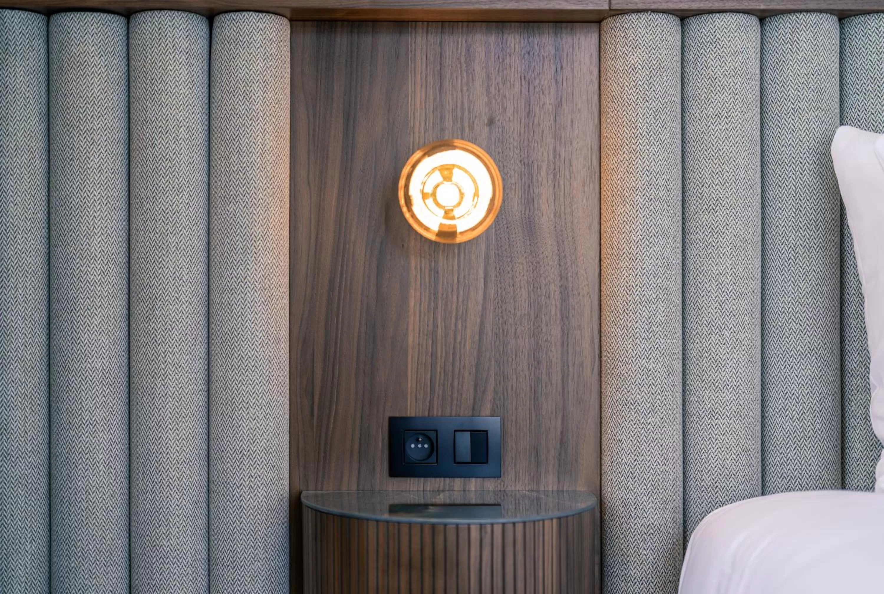 Decorative detail, Bed in Hotel Du Parc