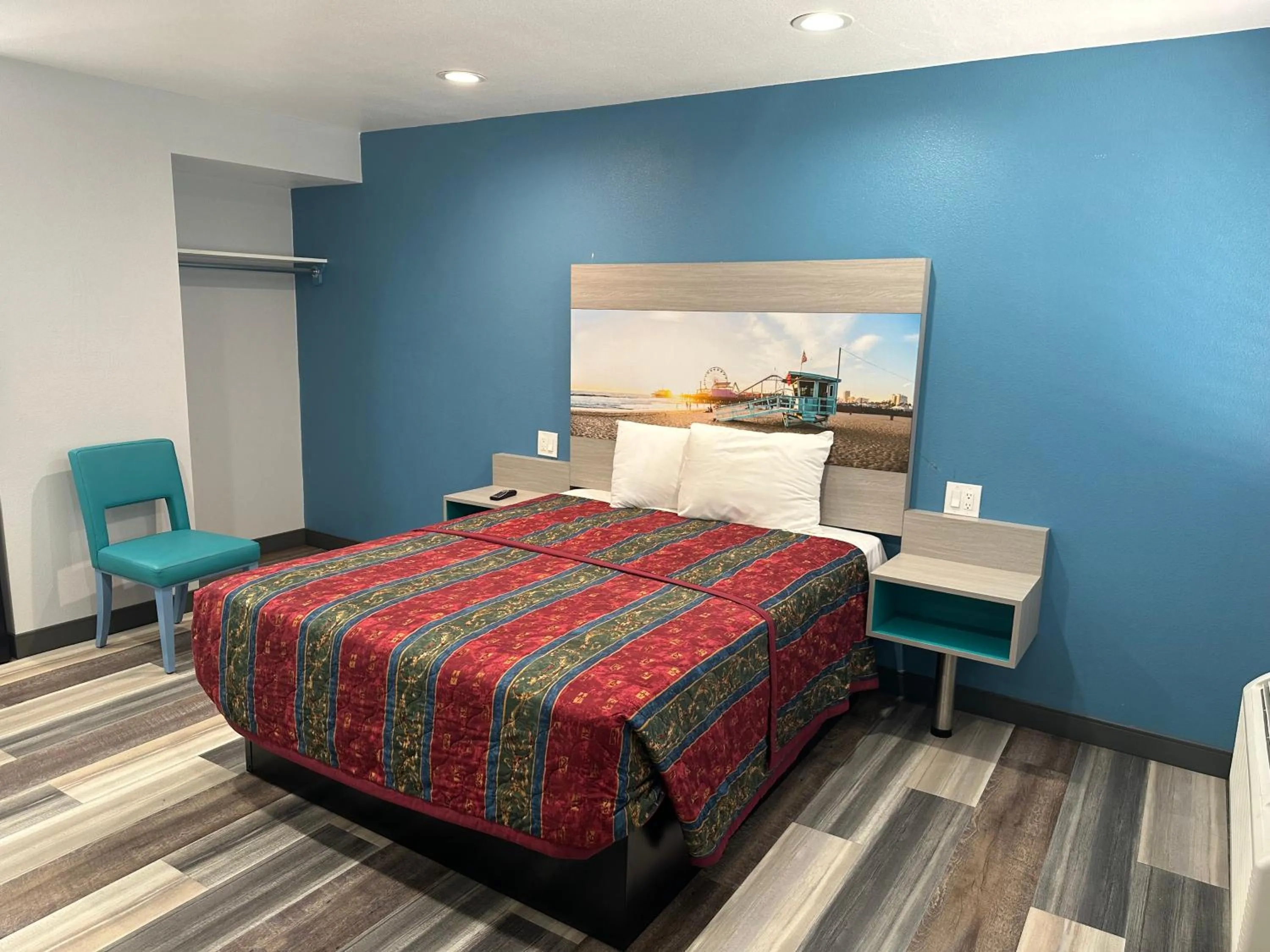 Bed in Sahara Inn - Los Angeles