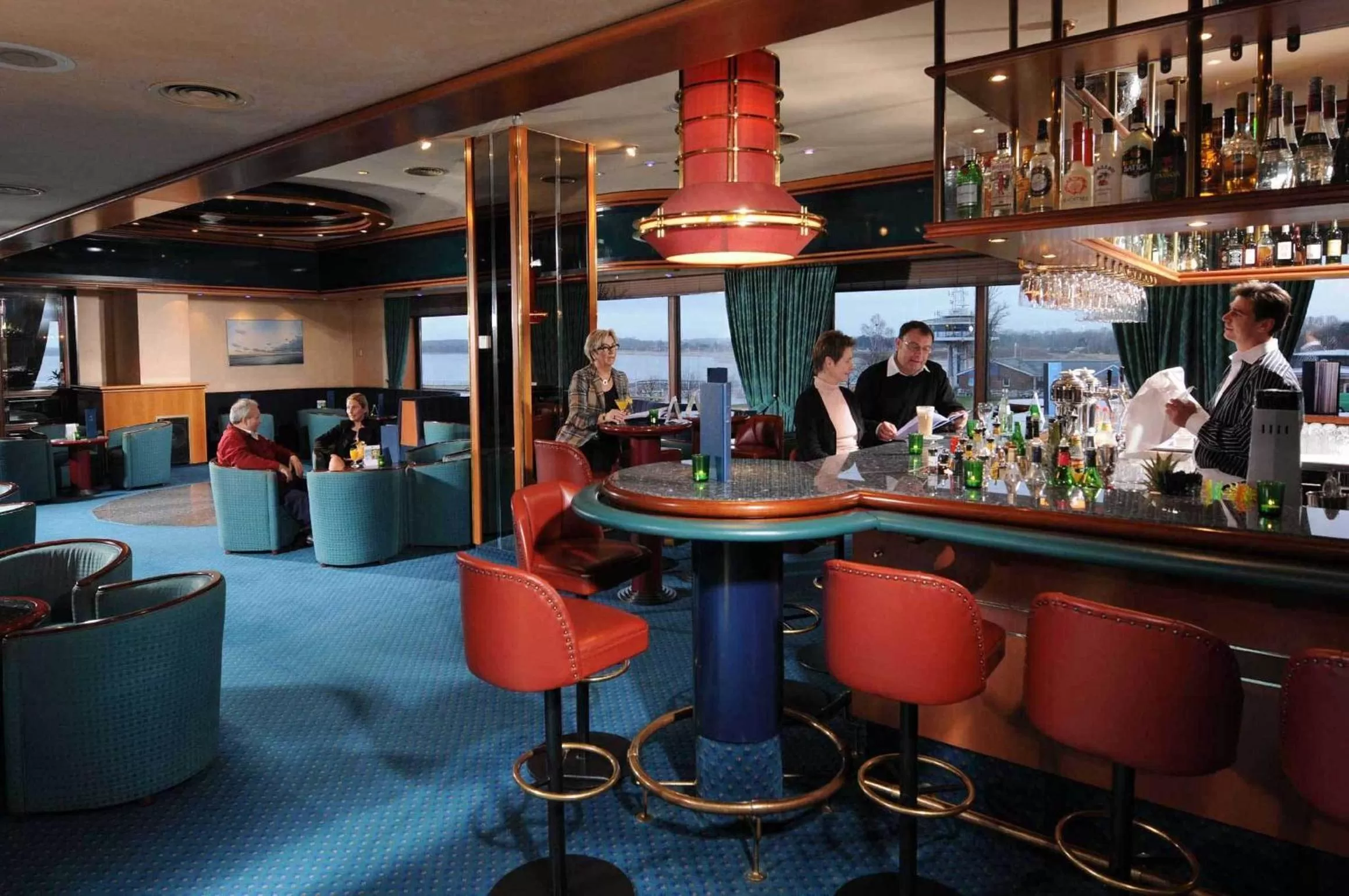 Lounge or bar in Maritim Strandhotel Travemünde