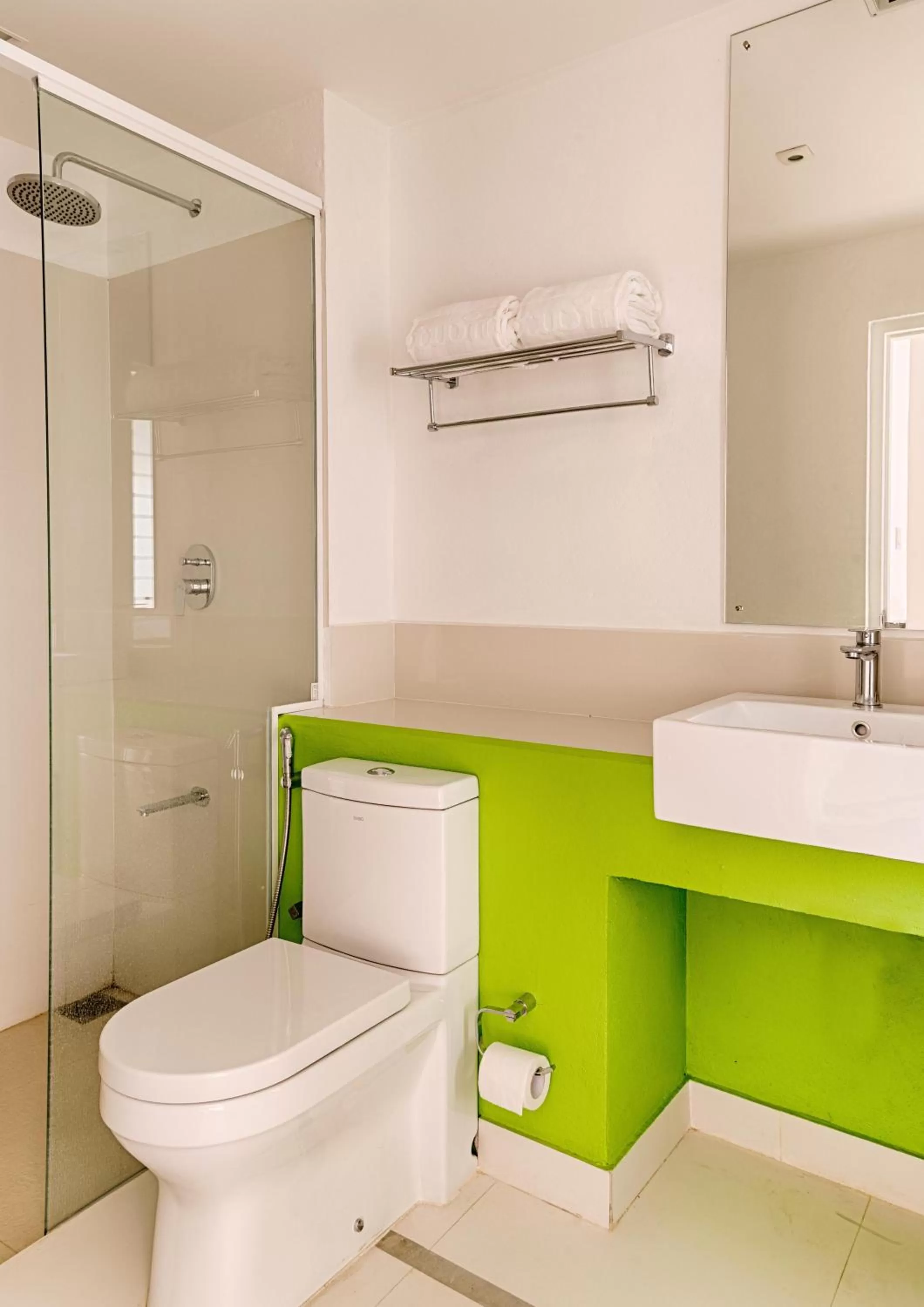 Shower in Hotel J, Unawatuna