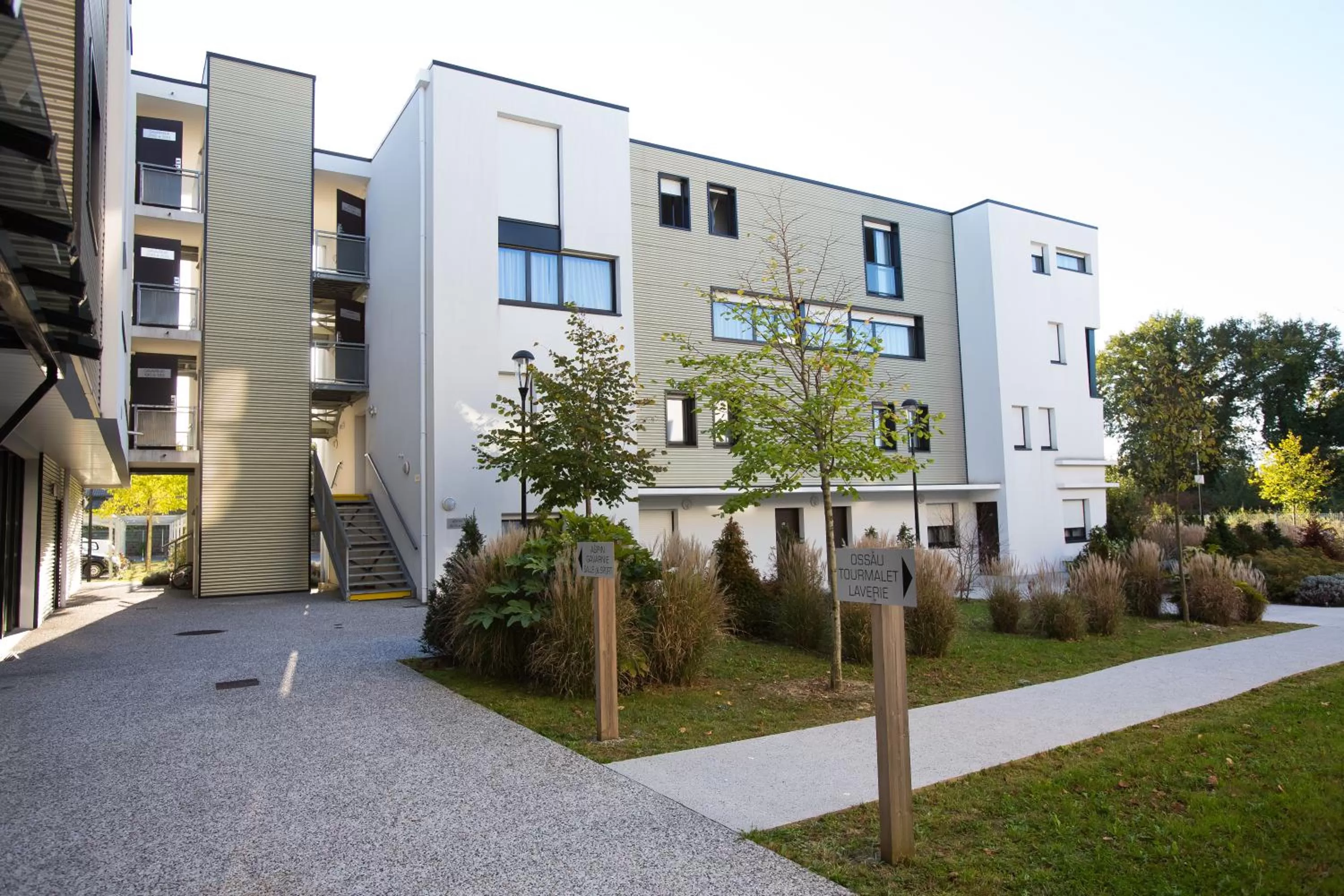 Facade/entrance in All Suites Appart Hôtel - Pau - Zénith
