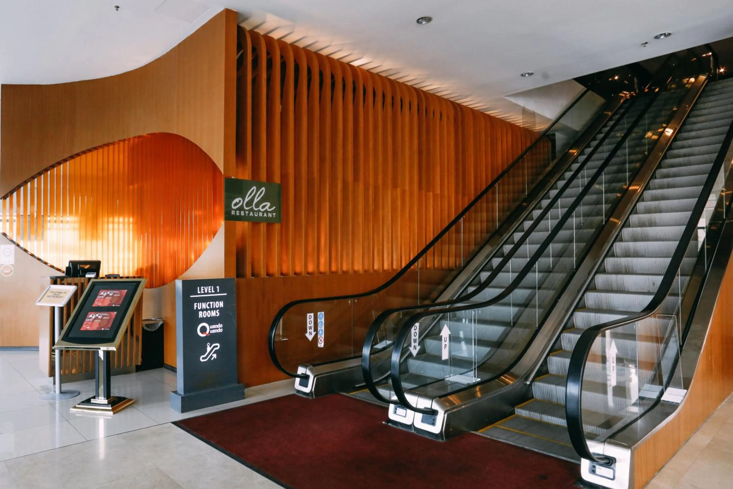 Restaurant/places to eat in Hotel Granada Johor Bahru