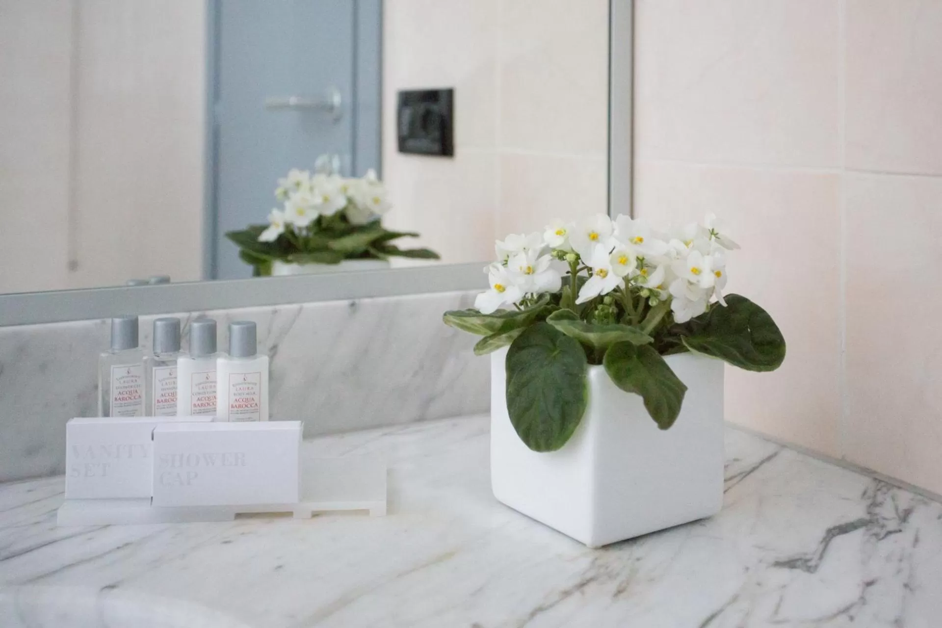 Bathroom in Raffaello Hotel & Mooka Restaurant