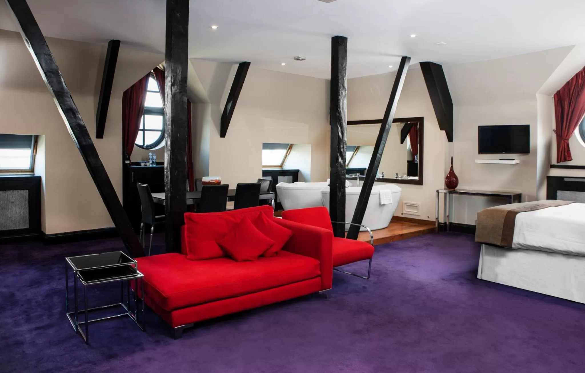 Activities, Bed in Great Victoria Hotel