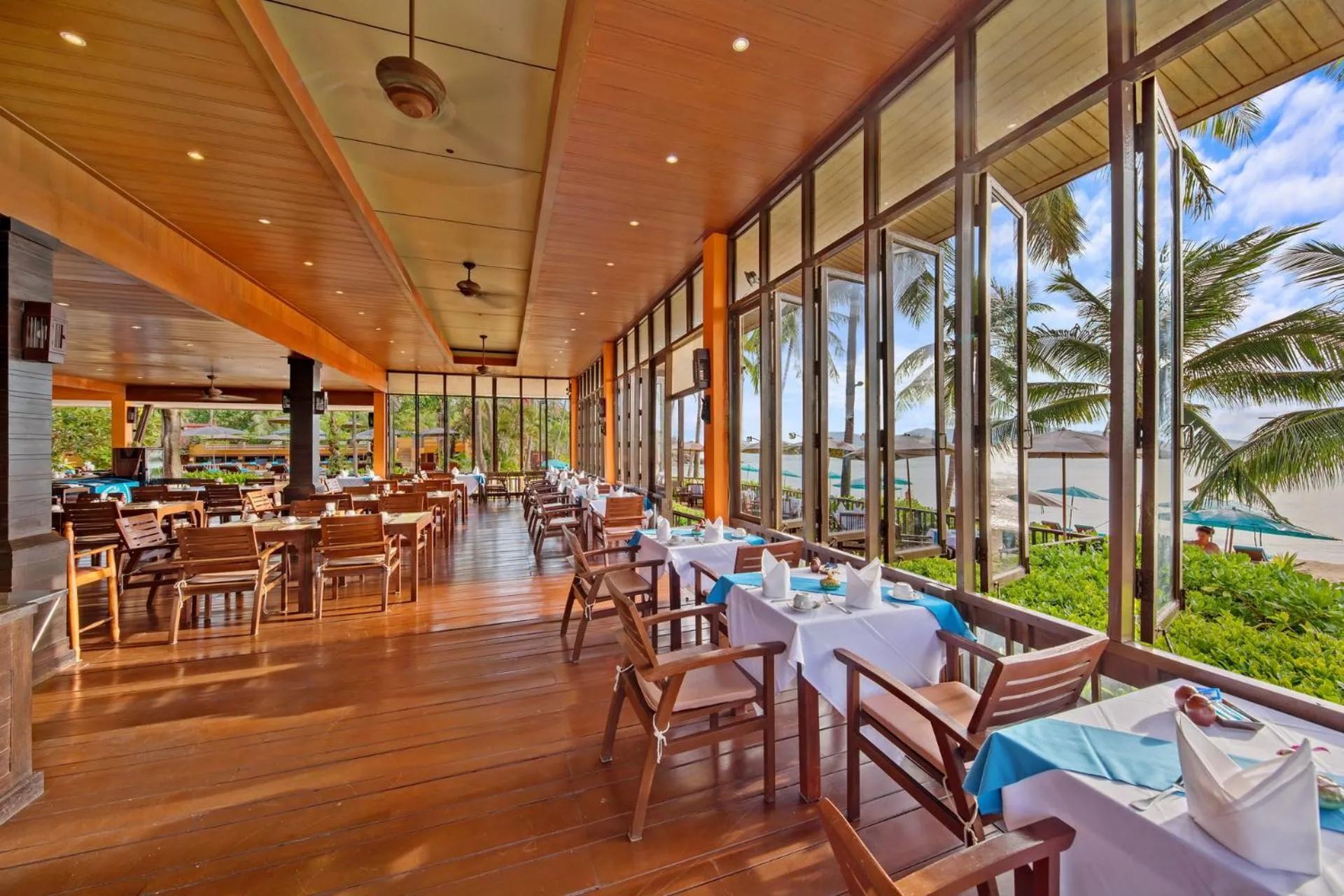 Restaurant/places to eat in Pinnacle Samui Resort