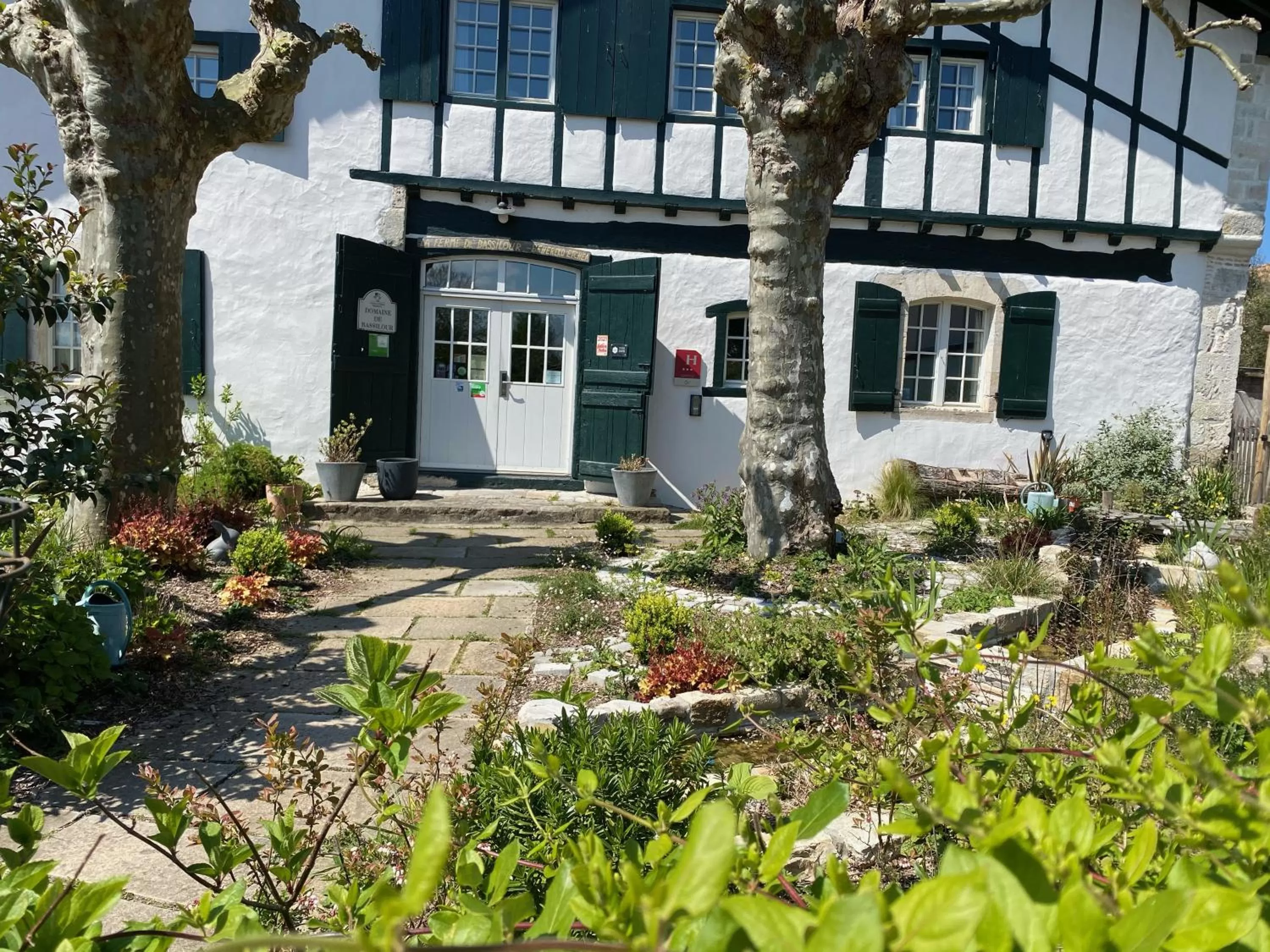 Facade/entrance in Domaine de Bassilour