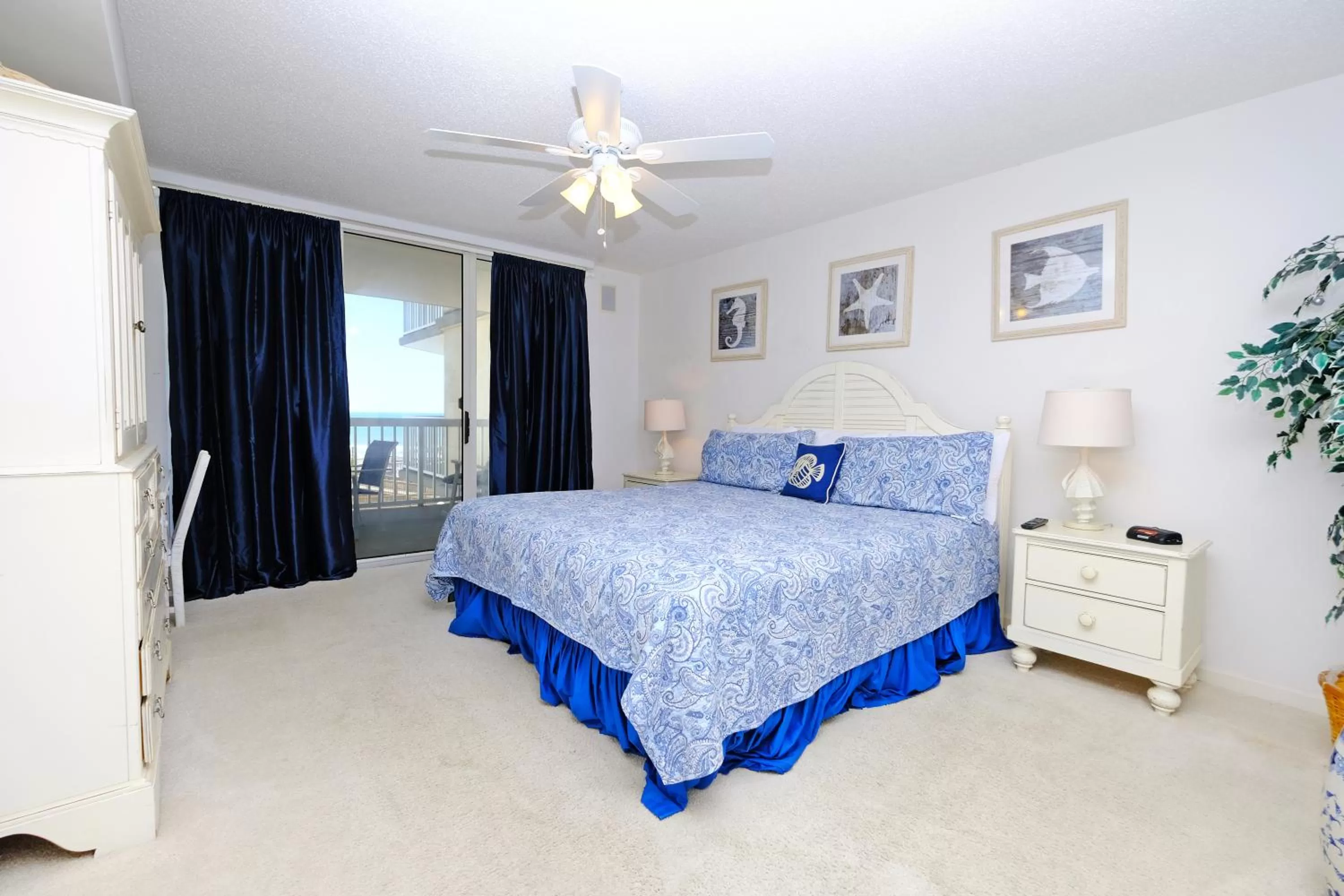 Bed in Litchfield Beach & Golf Resort