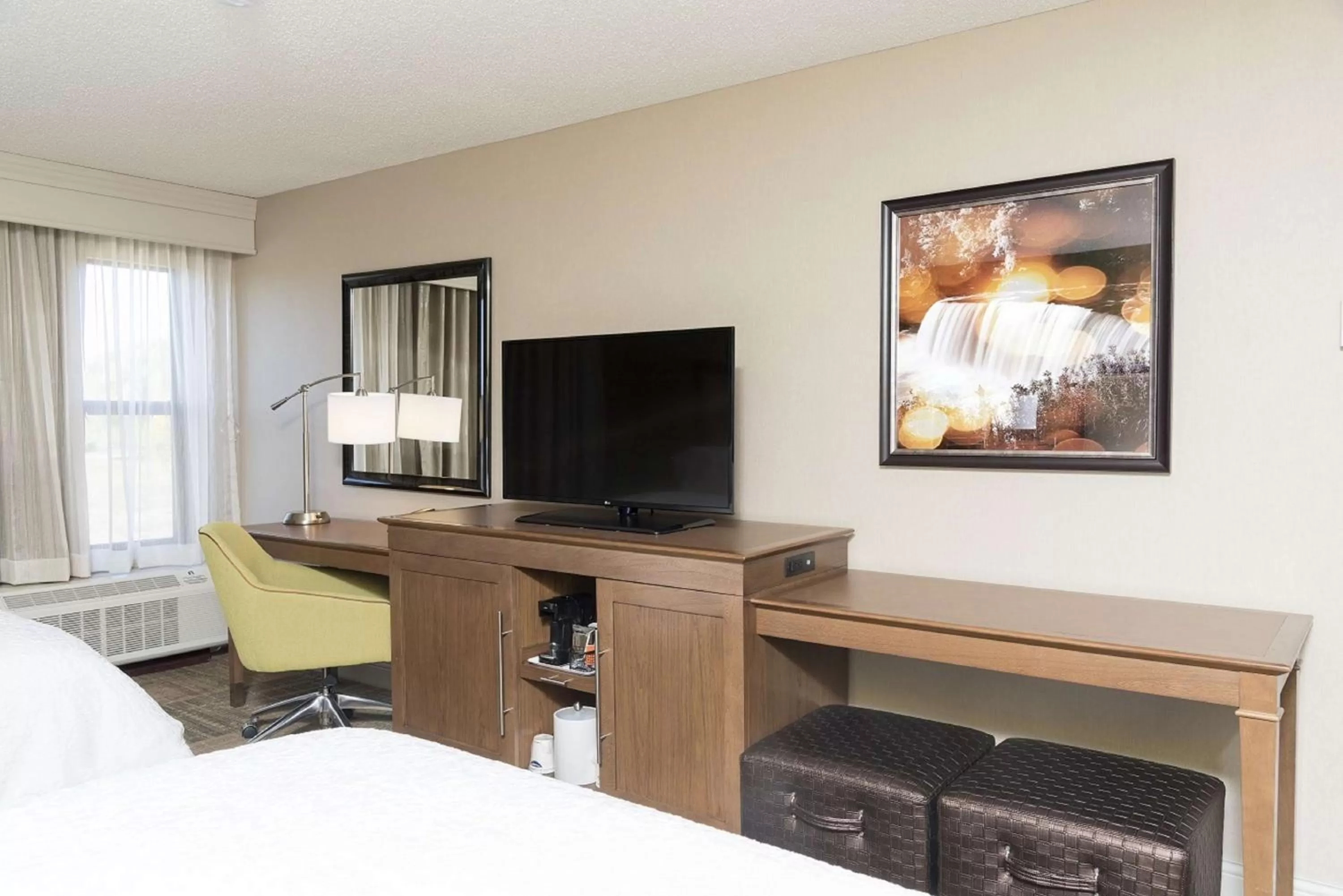 Bedroom, Bed in Hampton Inn Mount Pleasant