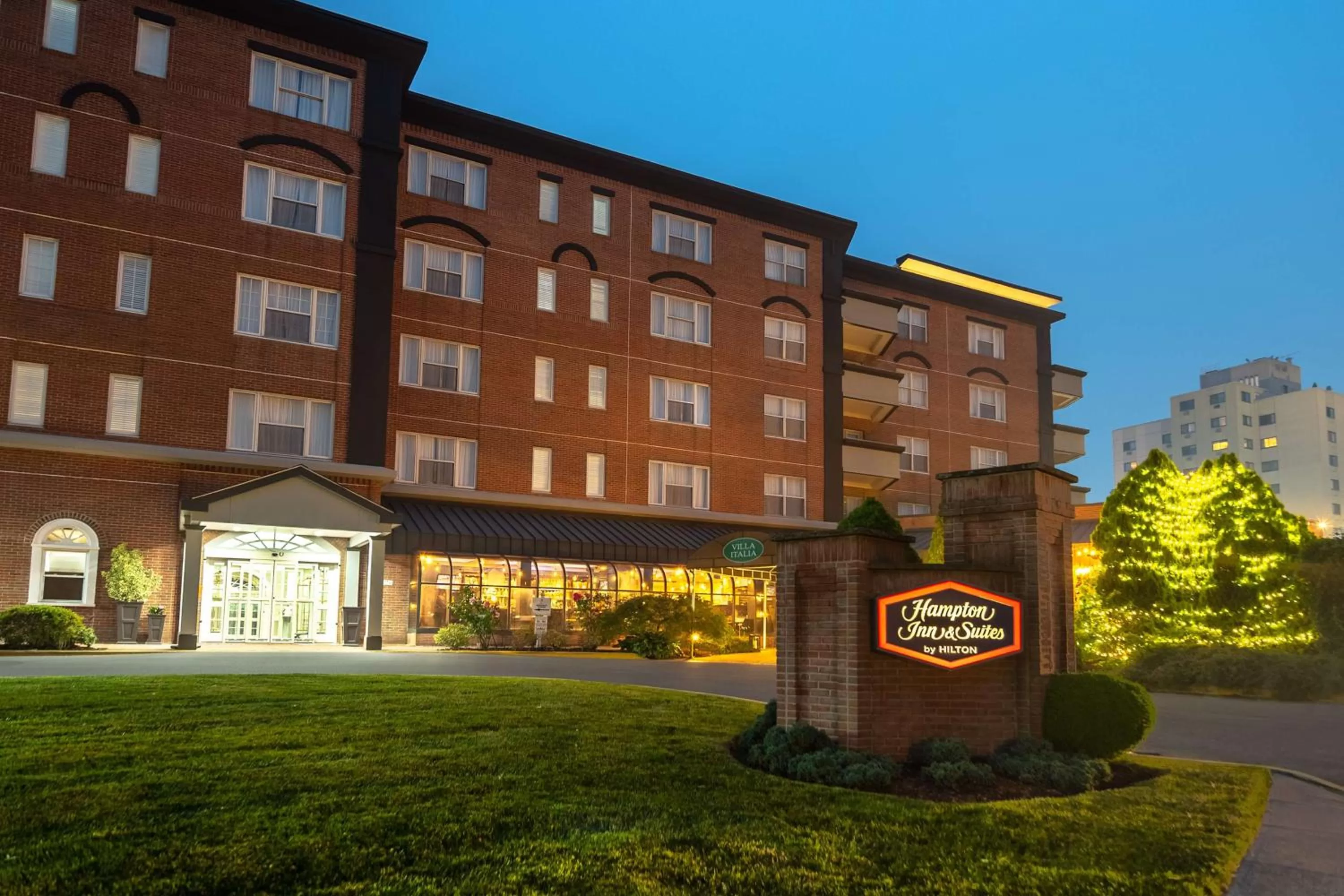 Property building in Hampton Inn & Suites Stamford