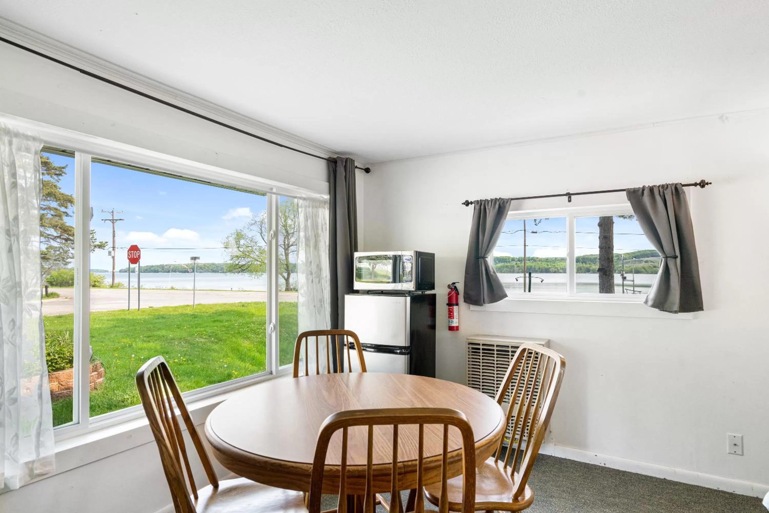 Kitchen or kitchenette in South Arm Retreats