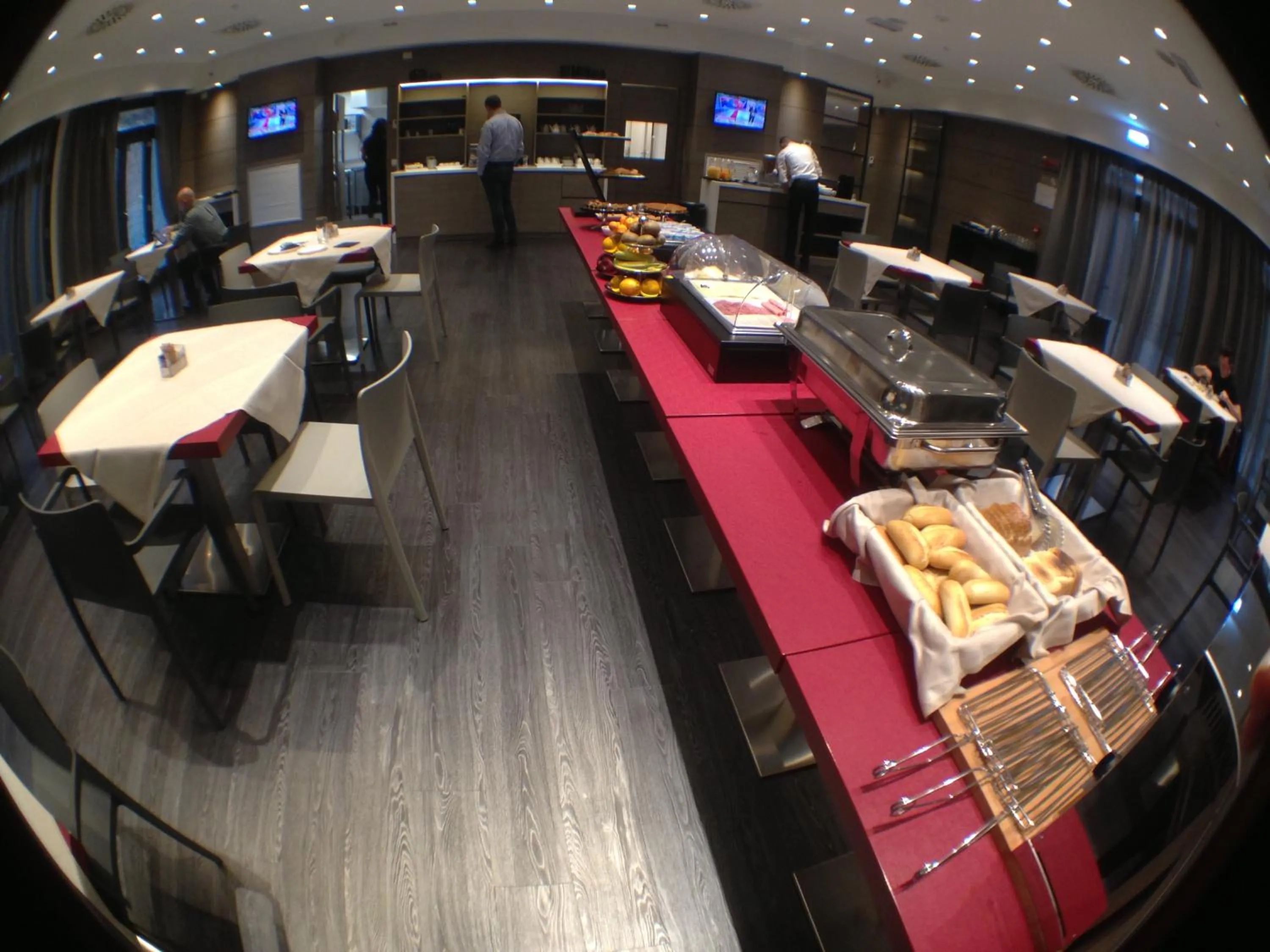 Restaurant/places to eat in Hotel Forum