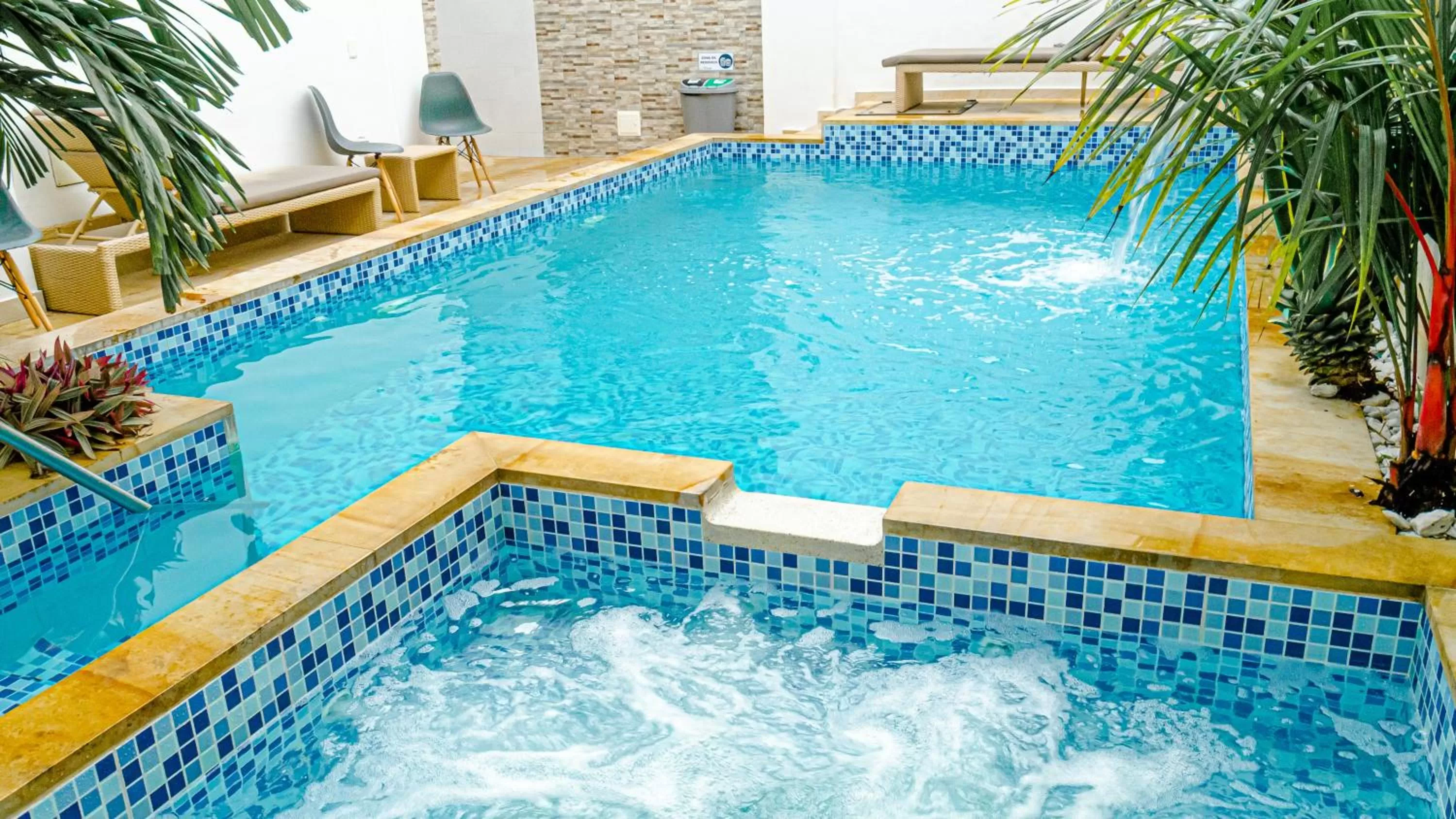 Swimming Pool in Hotel Le Falep