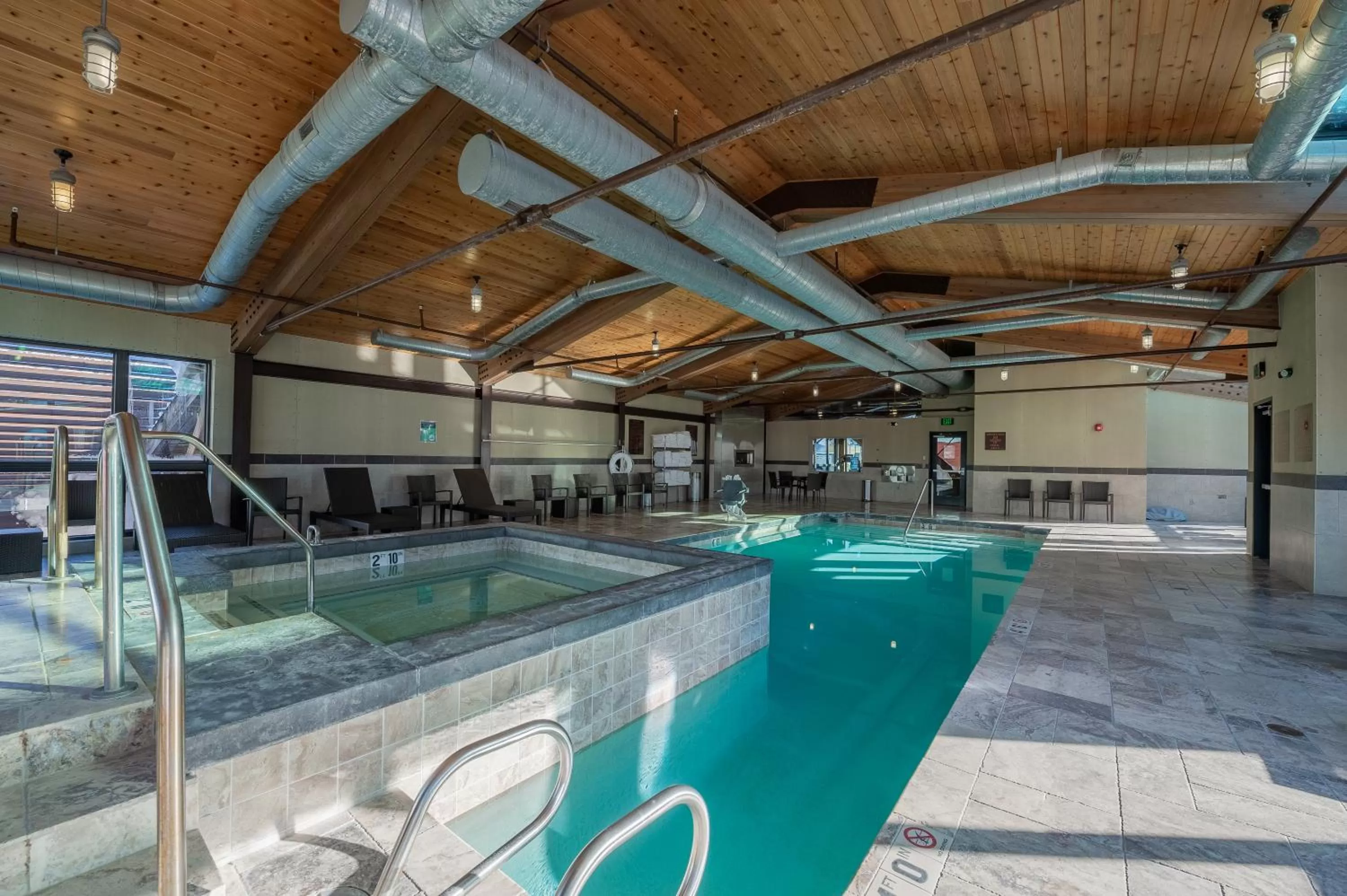 Swimming pool in 49'er Inn & Suites