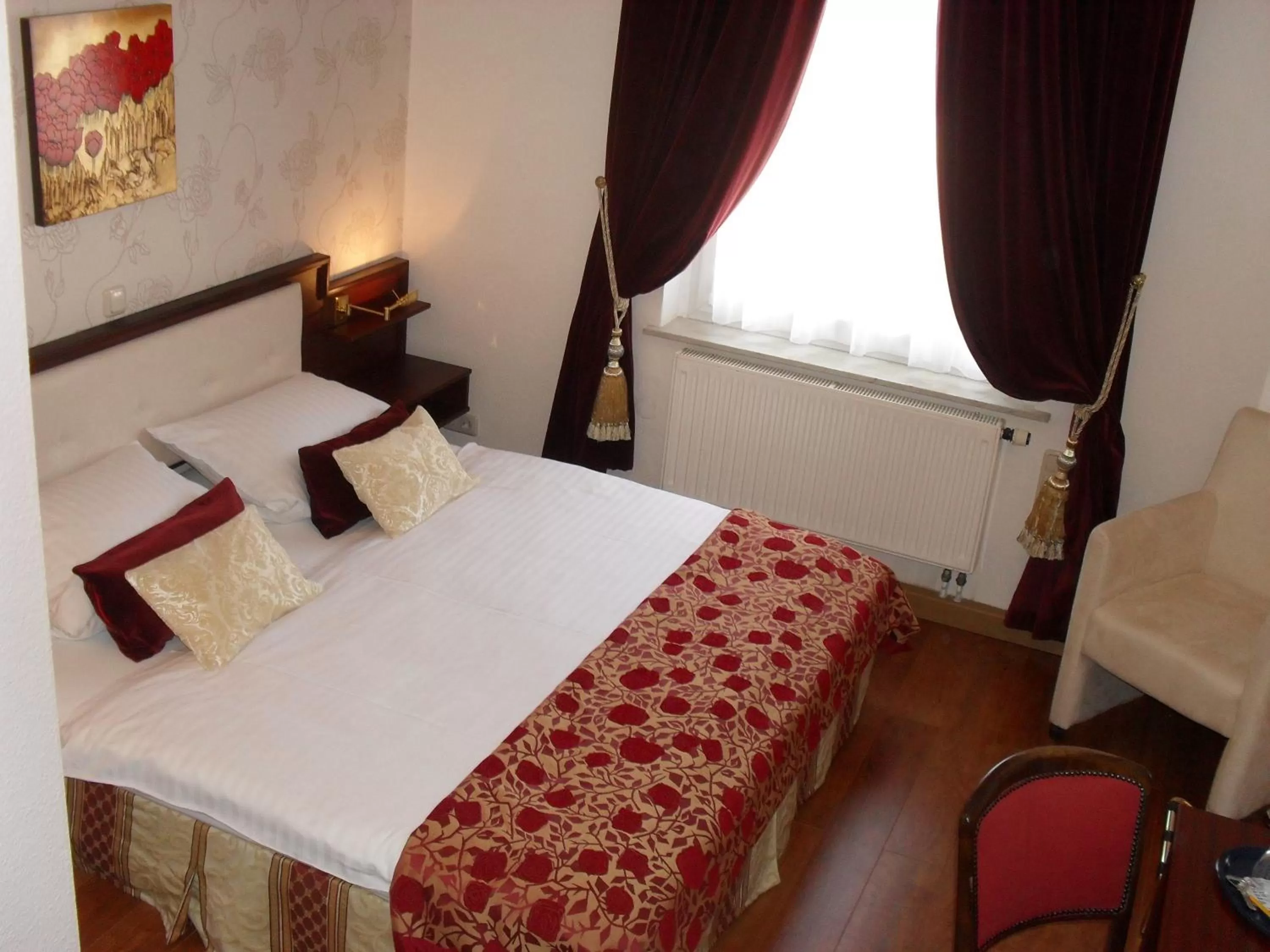 Photo of the whole room, Bed in In Piazza