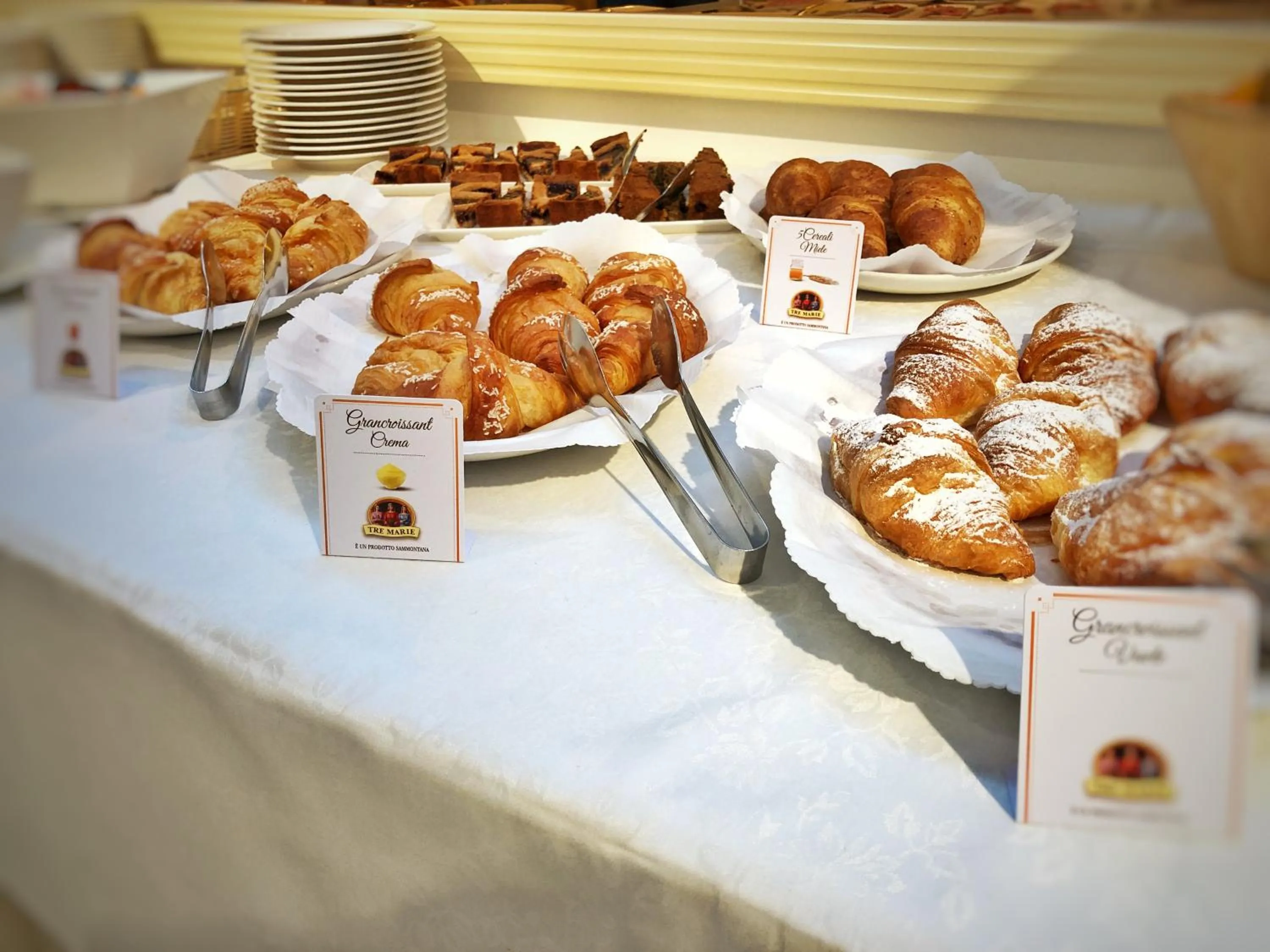 Buffet breakfast in Hotel Des Bains Terme