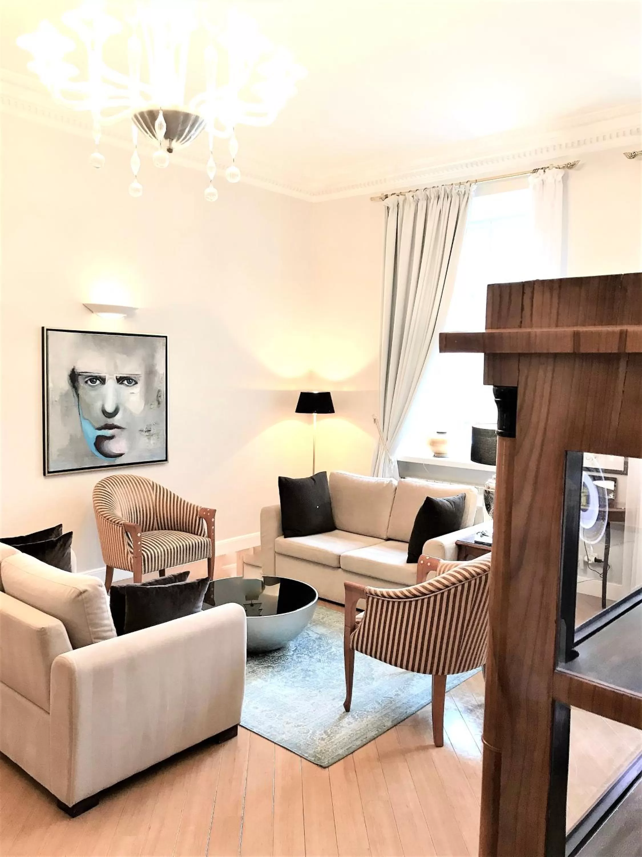 Luxury Executive Suite with Market Square View  in Luxury Apartments MONDRIAN Market Square II