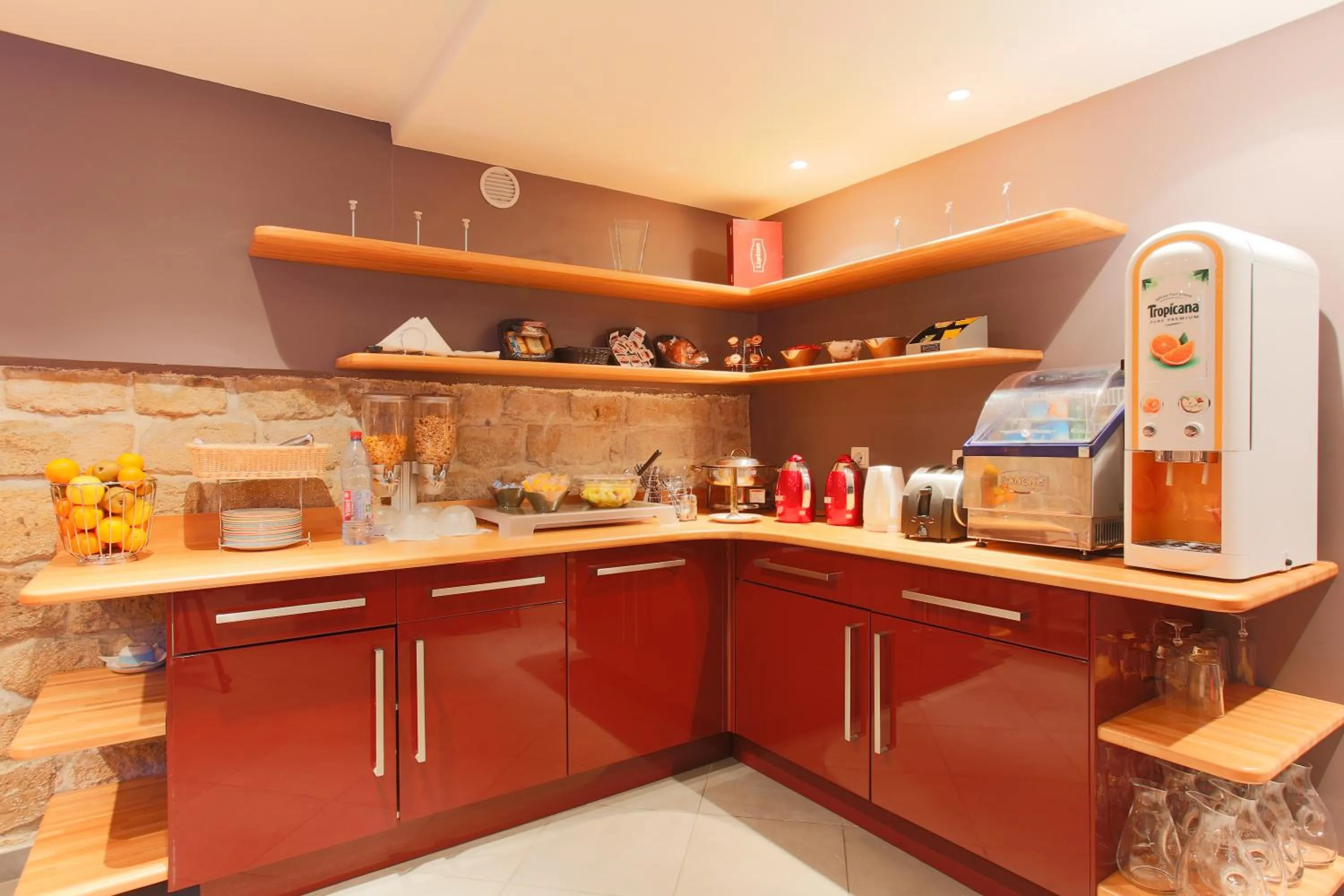 Food and drinks in Hotel Atelier Vavin