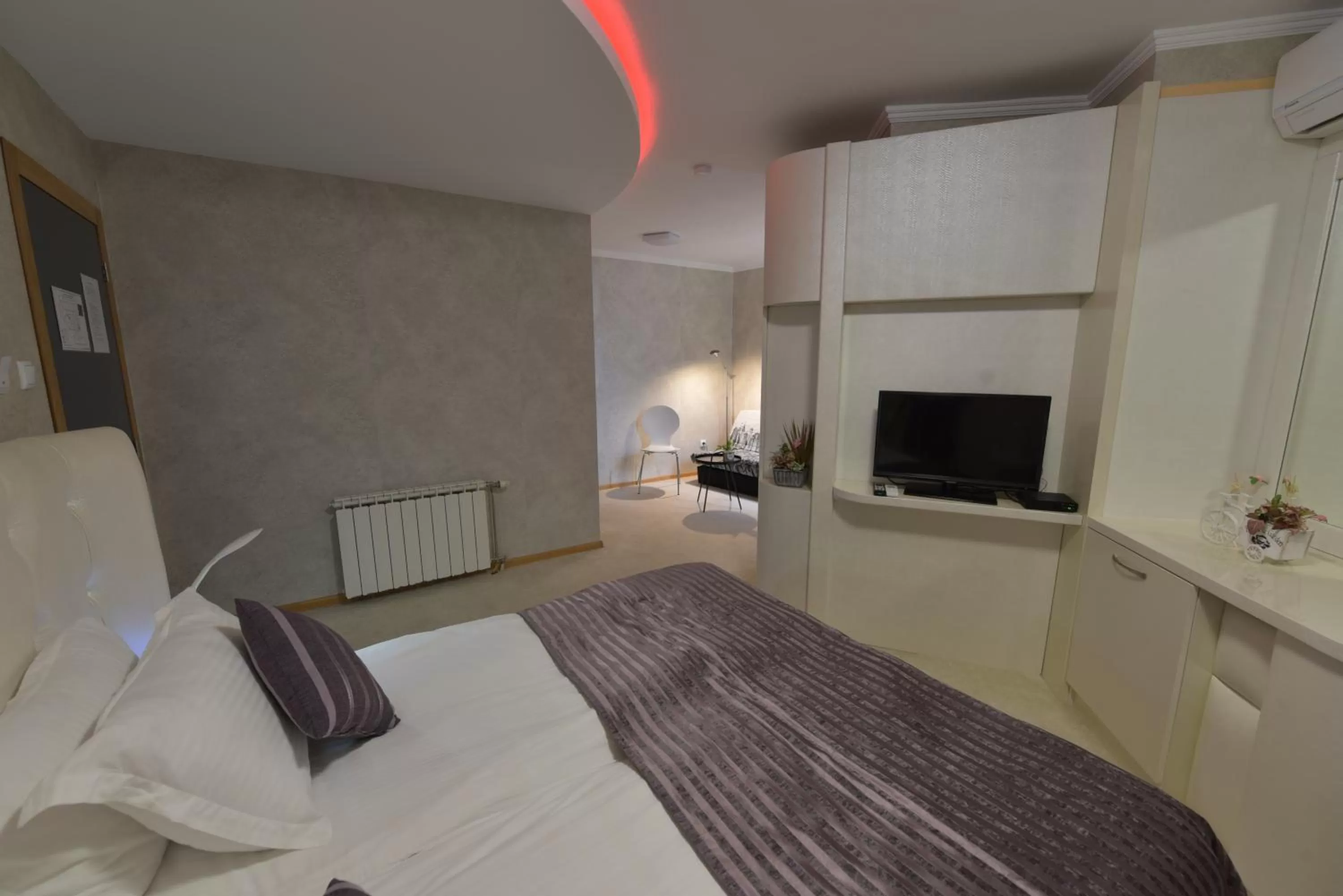 Photo of the whole room, Bed in Hotel Perfect