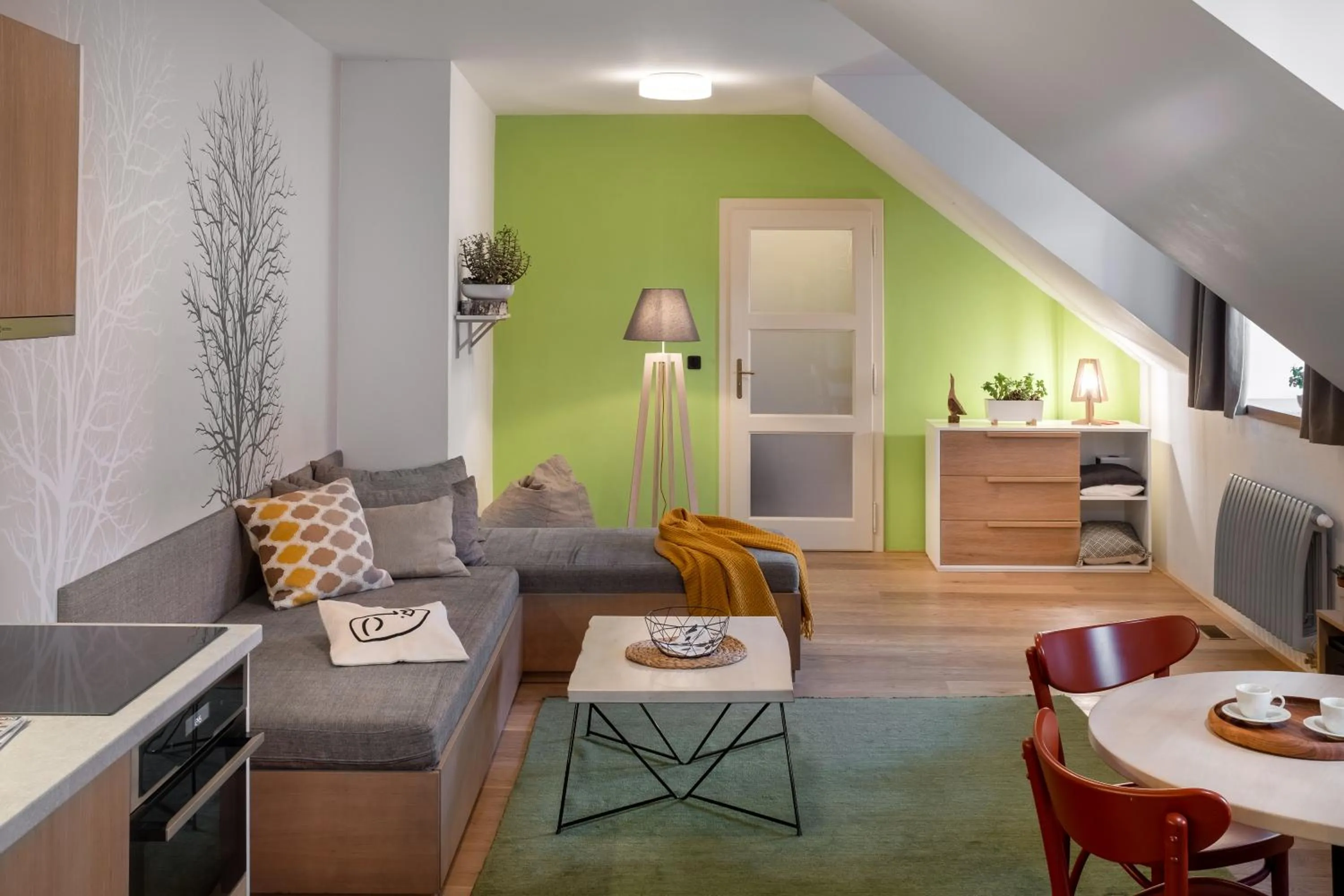 TV and multimedia in 4 Trees Apartments by Adrez