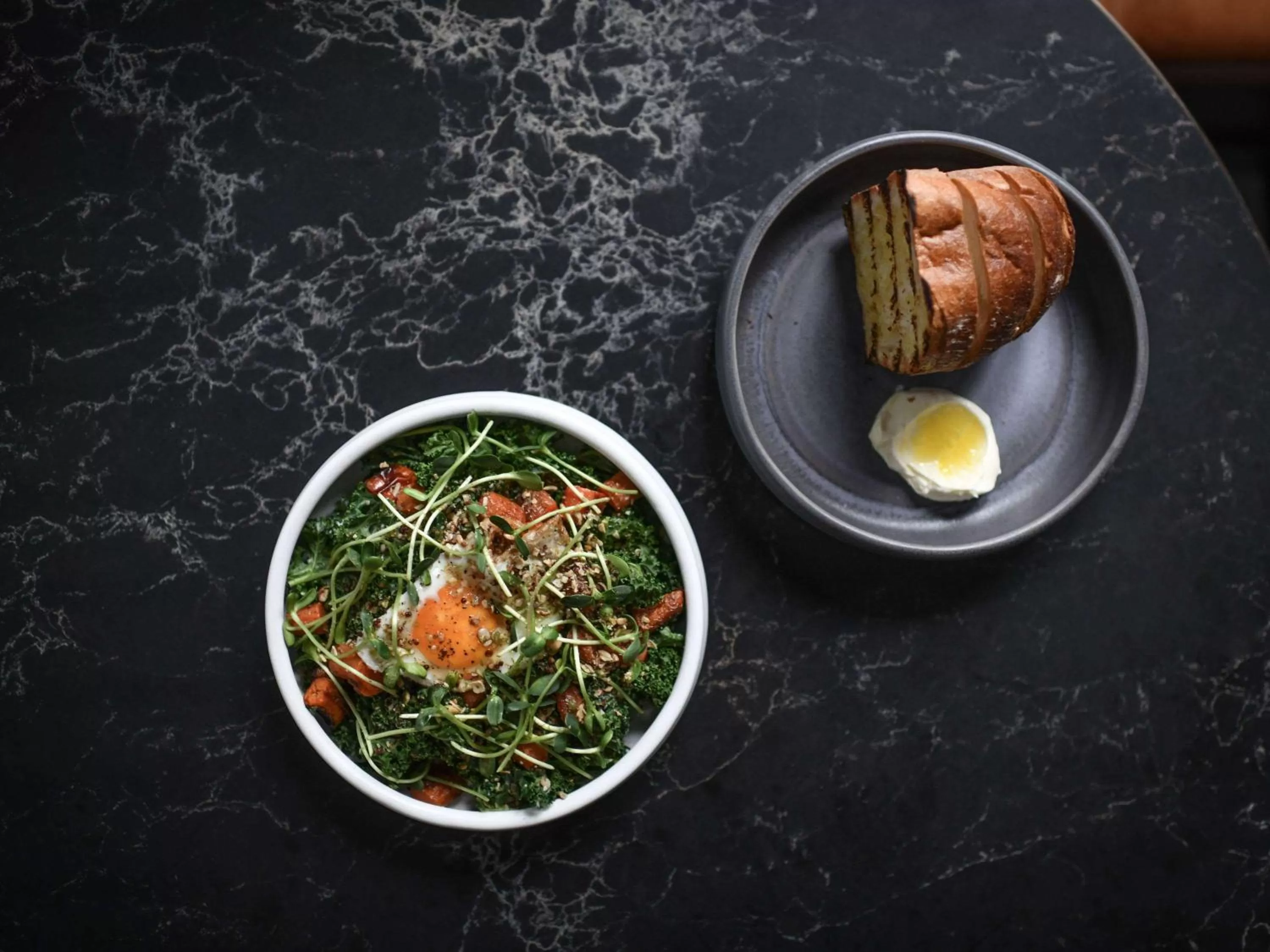 Restaurant/places to eat in Fairmont Palliser