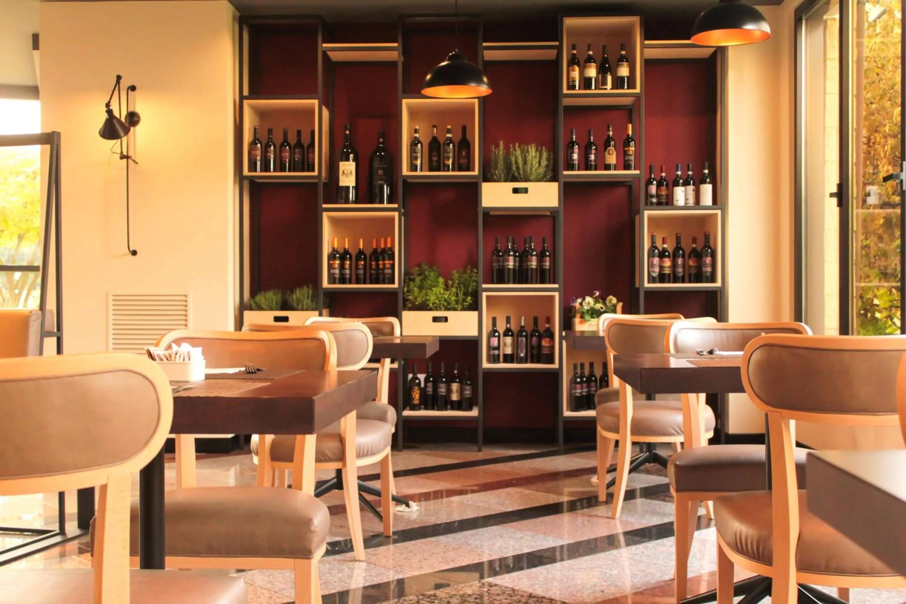 Restaurant/places to eat in Best Western Mirage Hotel Fiera