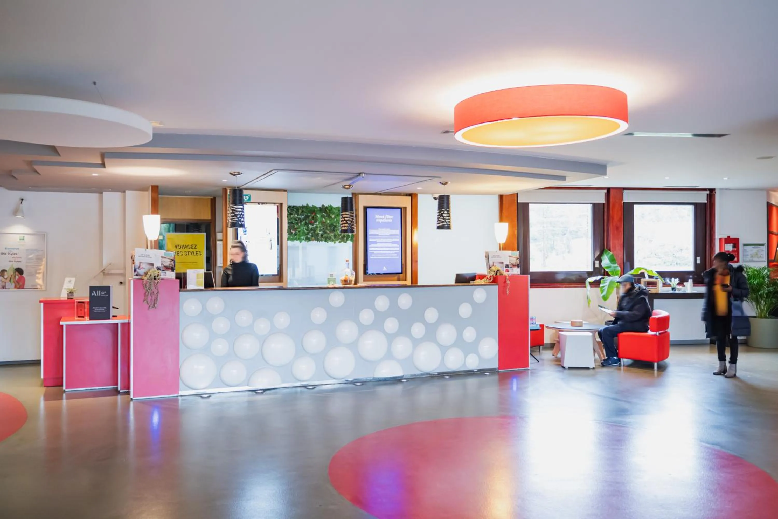 Lobby or reception in ibis Styles Lyon Sud Vienne