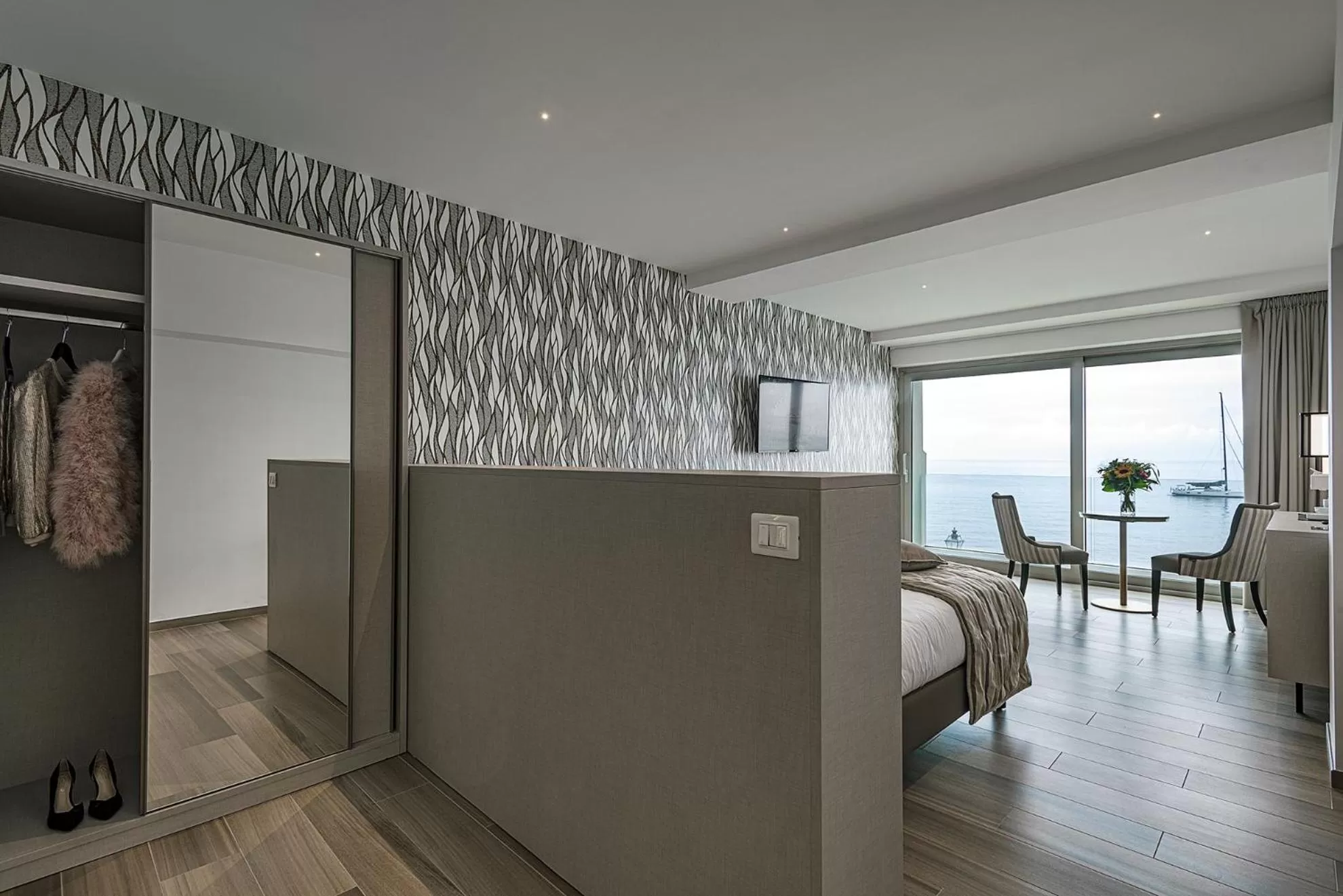 TV and multimedia in Sublimis Boutique Hotel Adults-Only