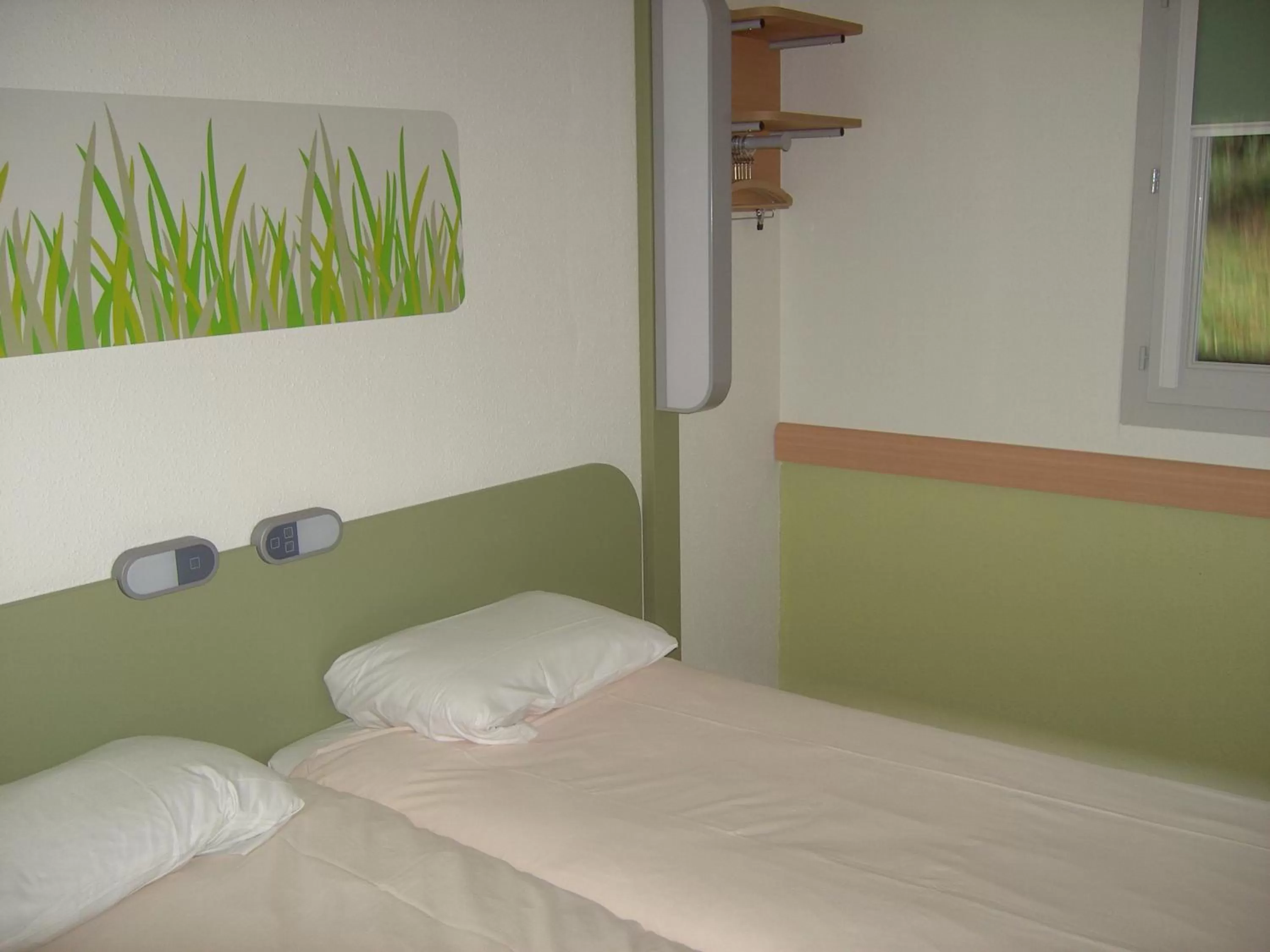 Twin Room in ibis budget Brignoles Provence
