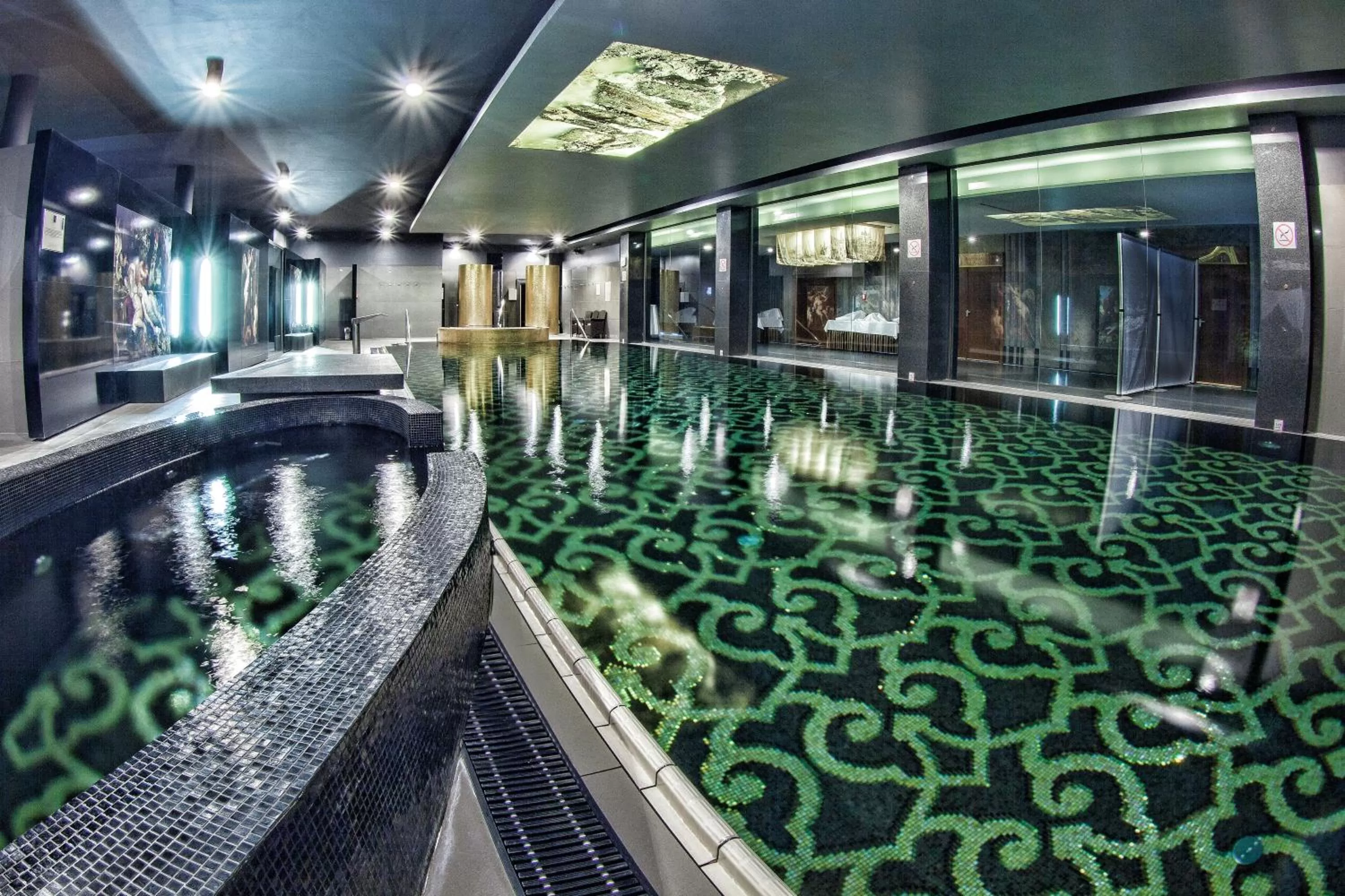 Swimming pool in Hotel Krasicki