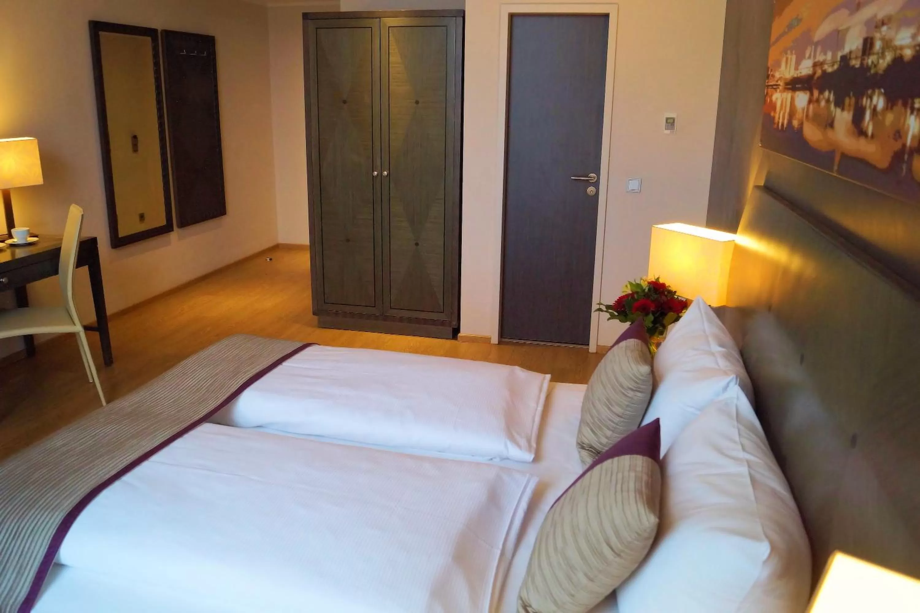 Bed in Wyndham Duisburger Hof