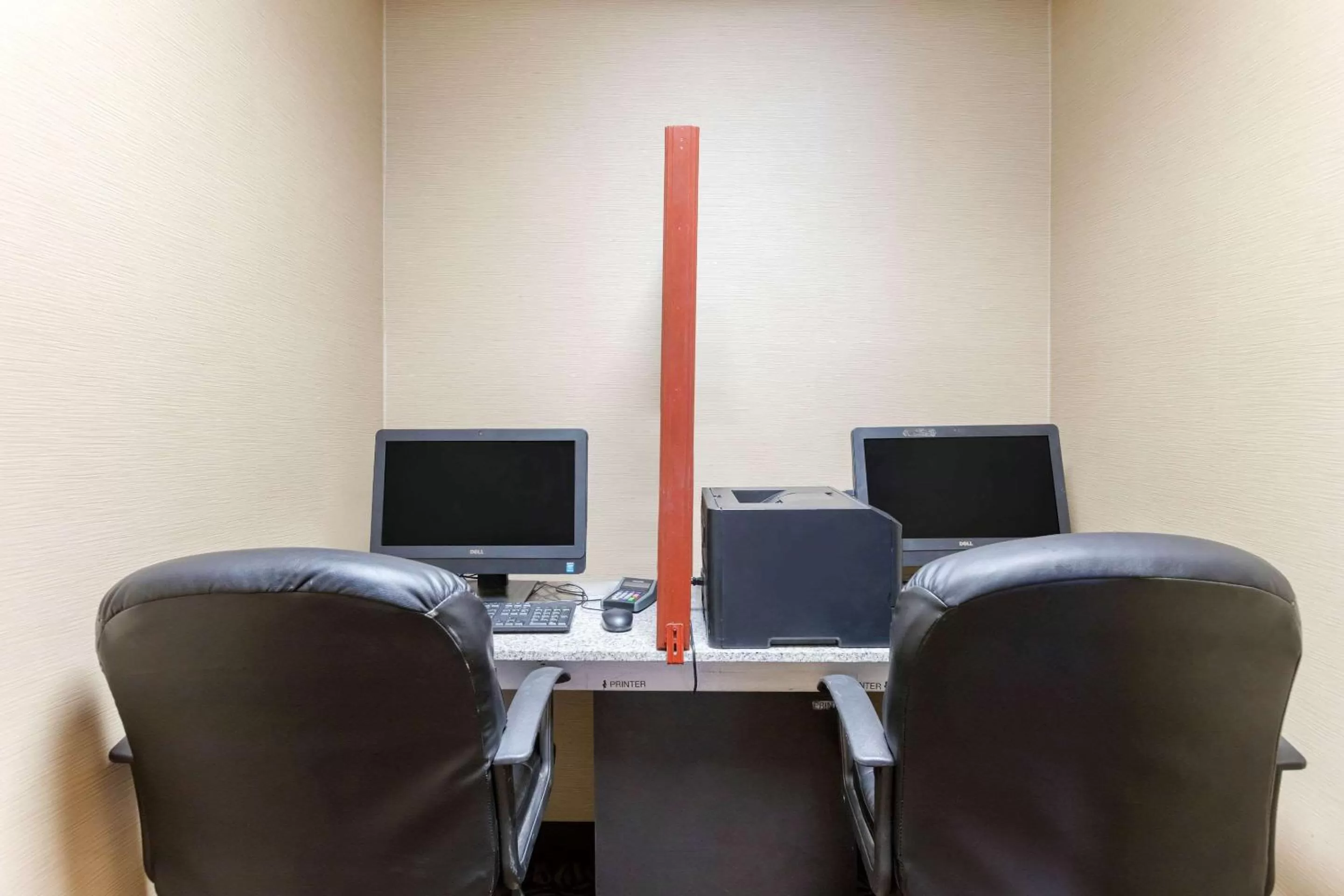 Business facilities in Comfort Suites South Haven near I-96