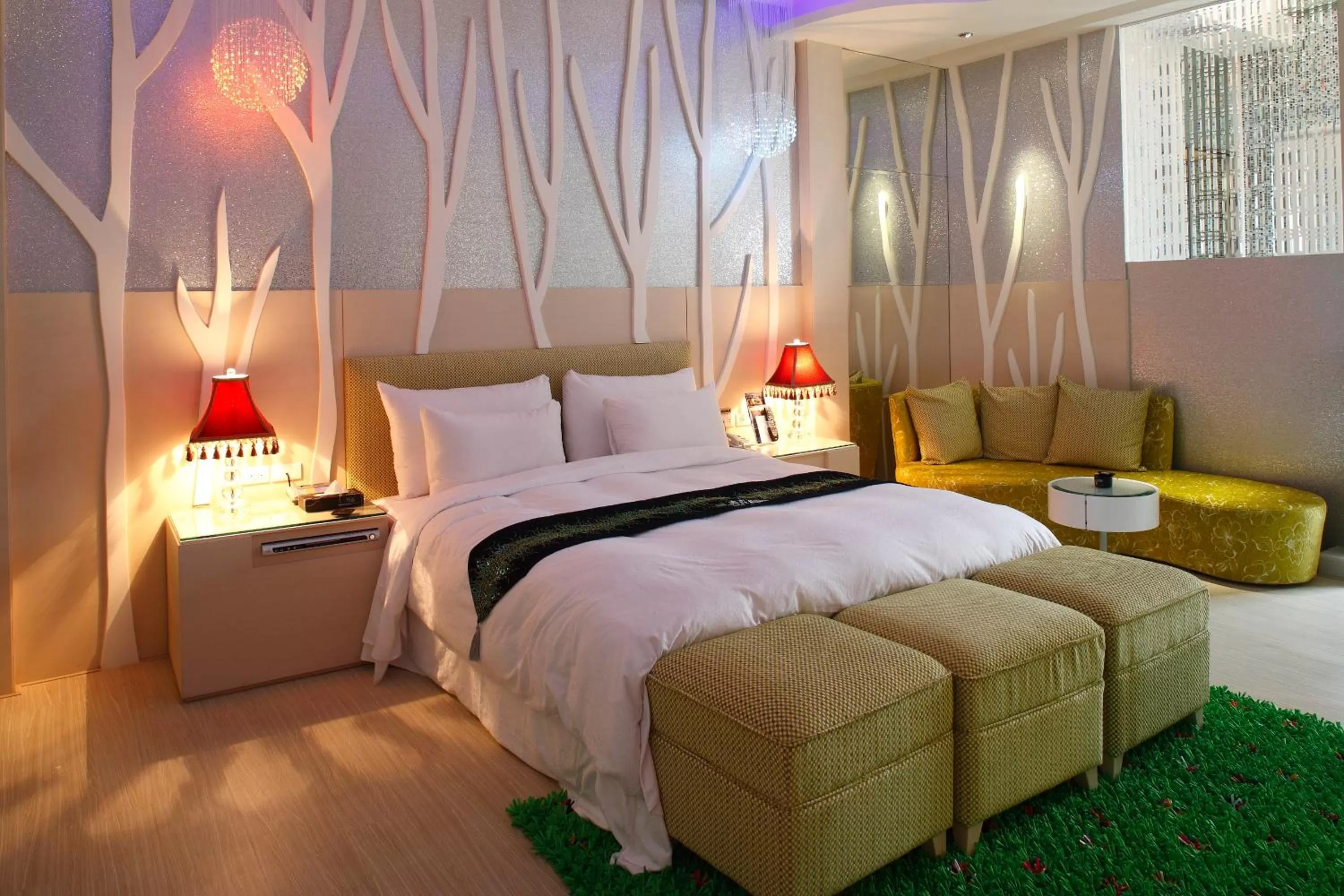 Photo of the whole room, Bed in Dryad Motel