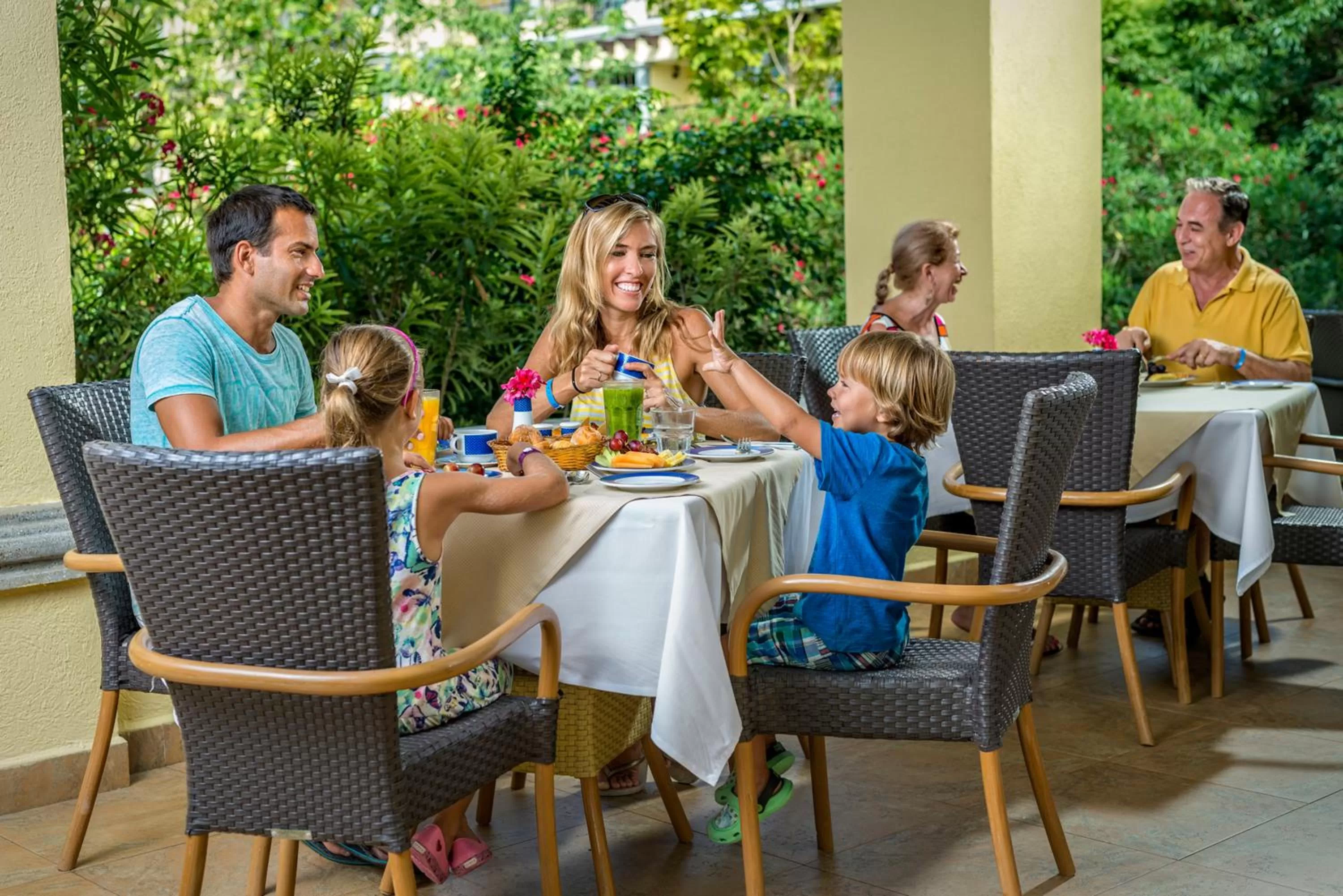 Restaurant/places to eat in Hotel Marina El Cid Spa & Beach Resort - All Inclusive