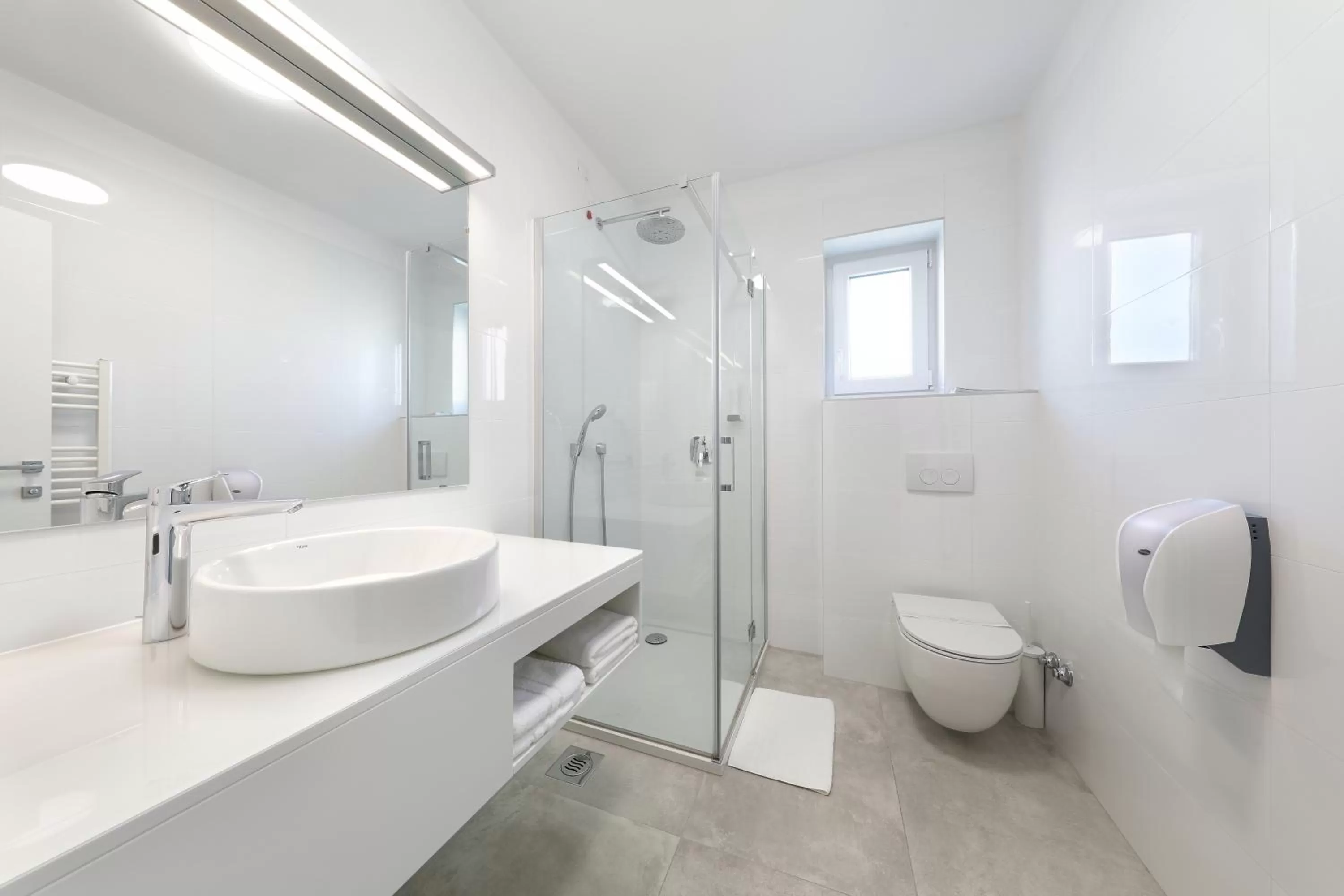 Shower in Hotel Mediteran