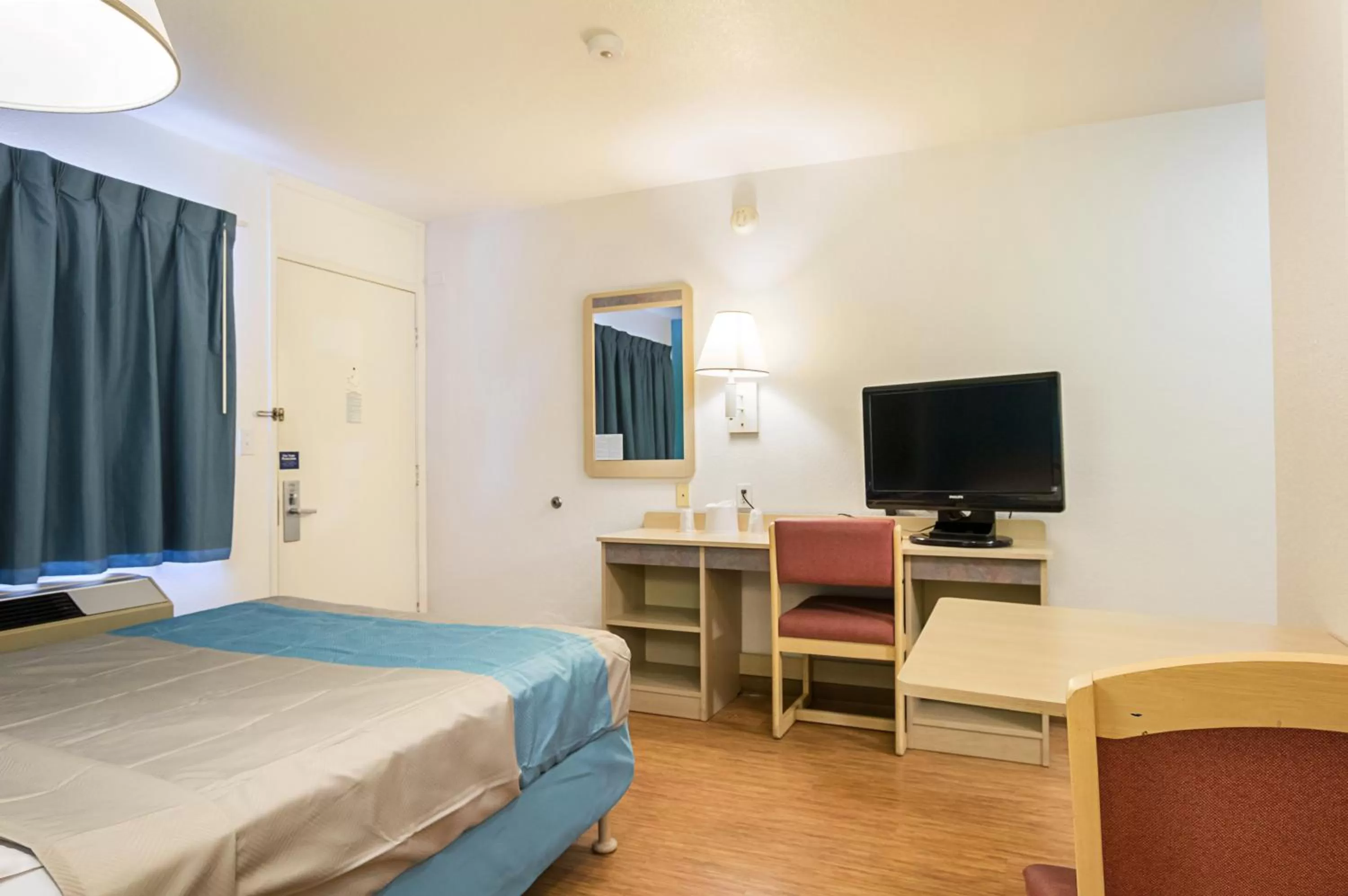 Bedroom, Bed in Motel 6-Rochester, MN