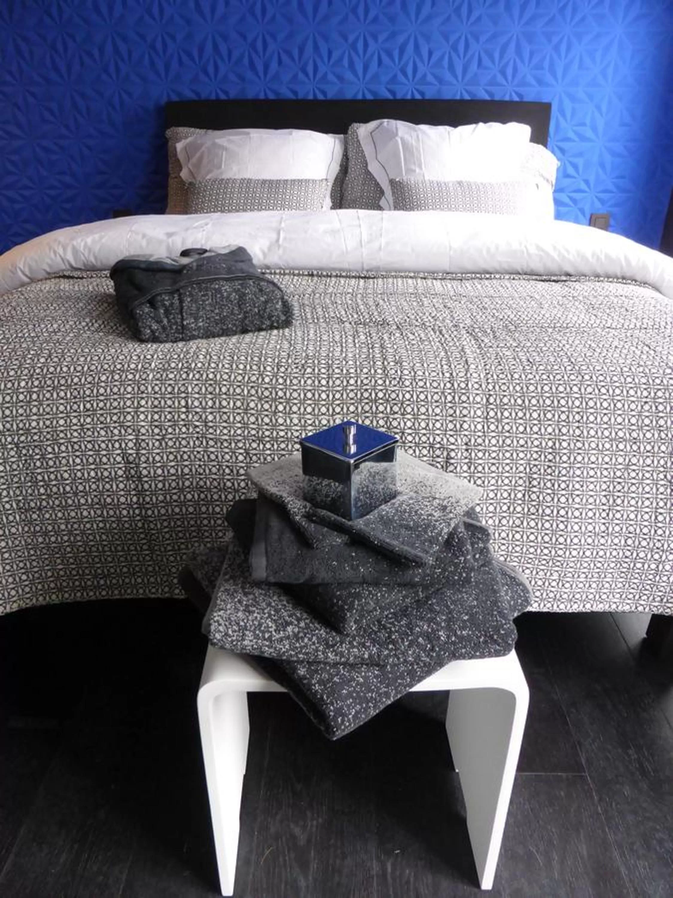 Decorative detail, Bed in All In One