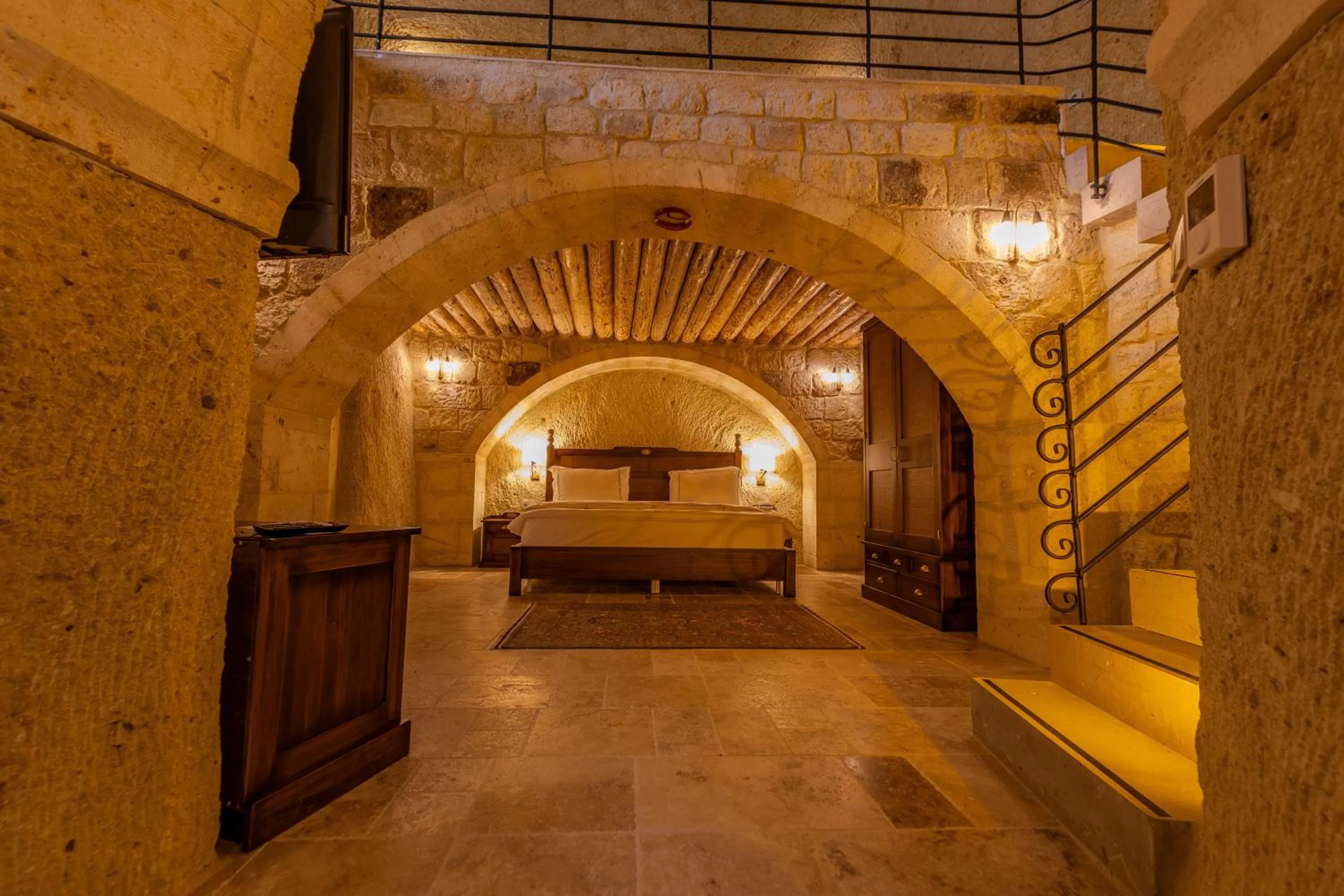 Seraphim Cave Suites & SPA
