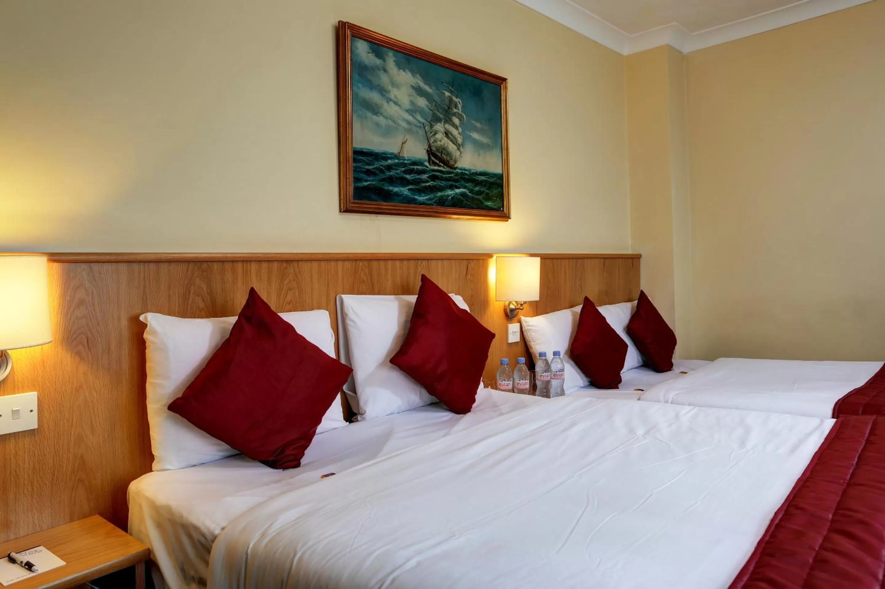 Photo of the whole room, Bed in Best Western London Highbury