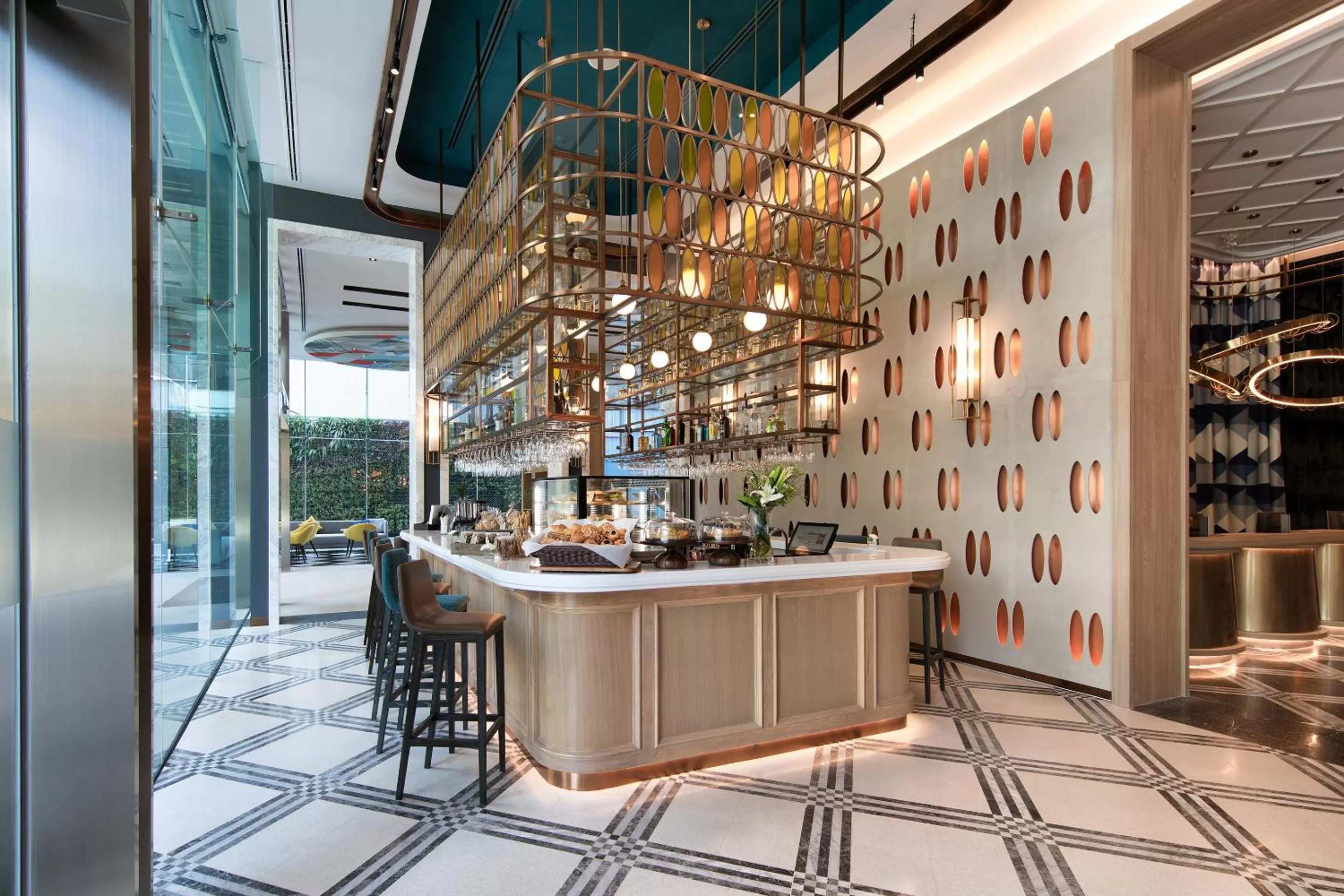 Lounge or bar in Mercure Bangkok Sukhumvit 24