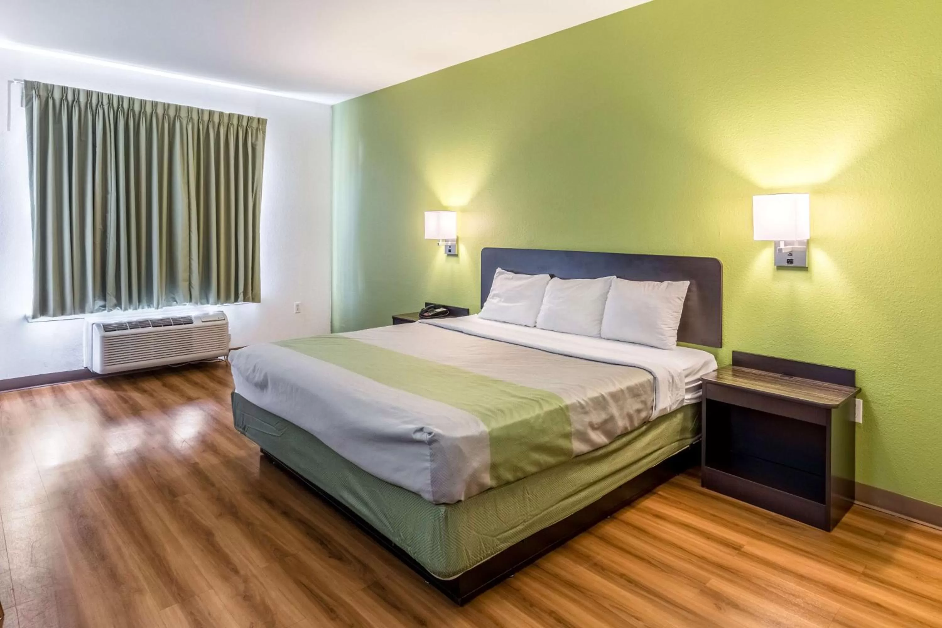 Photo of the whole room, Bed in Motel 6-North Richland Hills, TX - NE Fort Worth