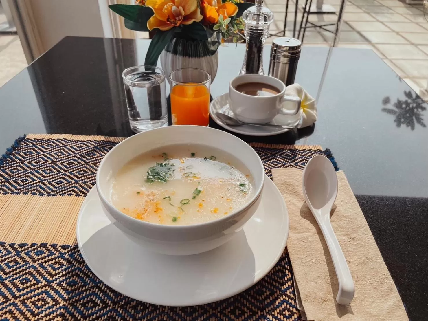 Breakfast in Hotel De Khuvieng